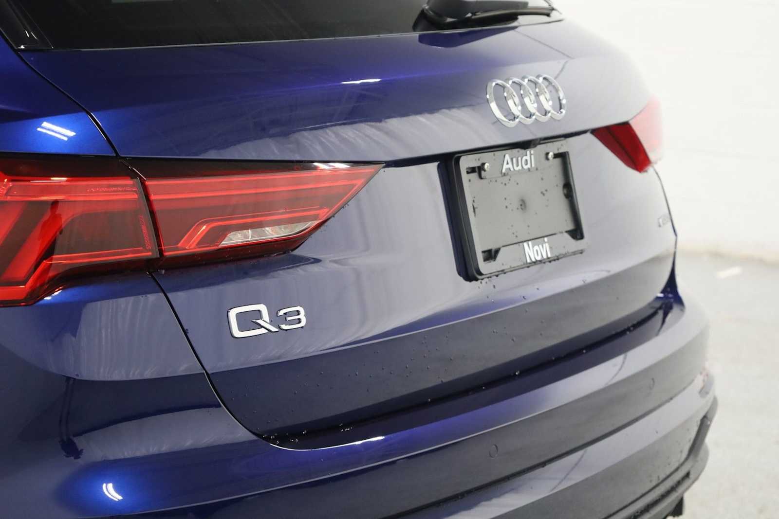 Thumbnail: 2025 Audi Q3 - 8