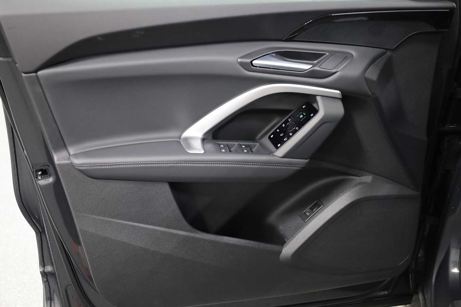 Thumbnail: 2025 Audi Q5 - 16