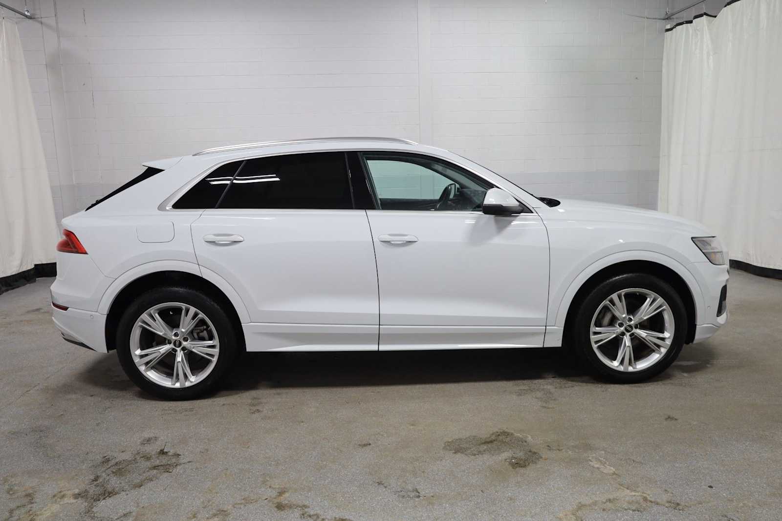 Thumbnail: 2023 Audi Q8 - 10