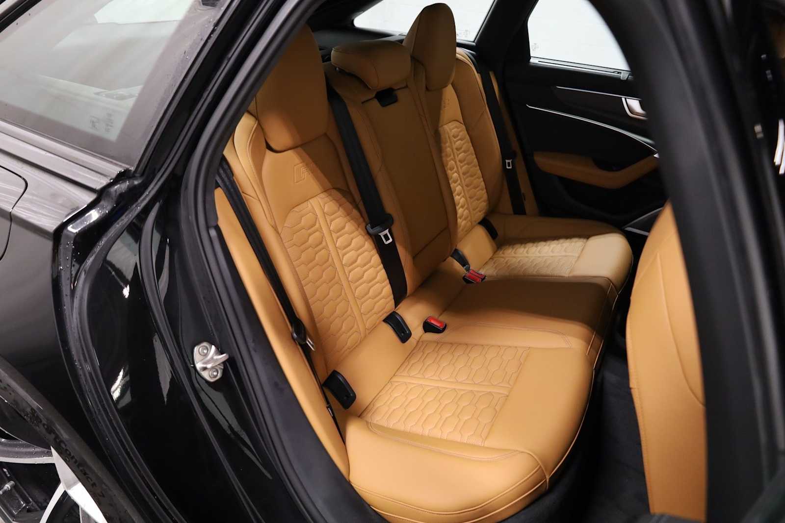 Thumbnail: 2026 Audi RS 6 - 35