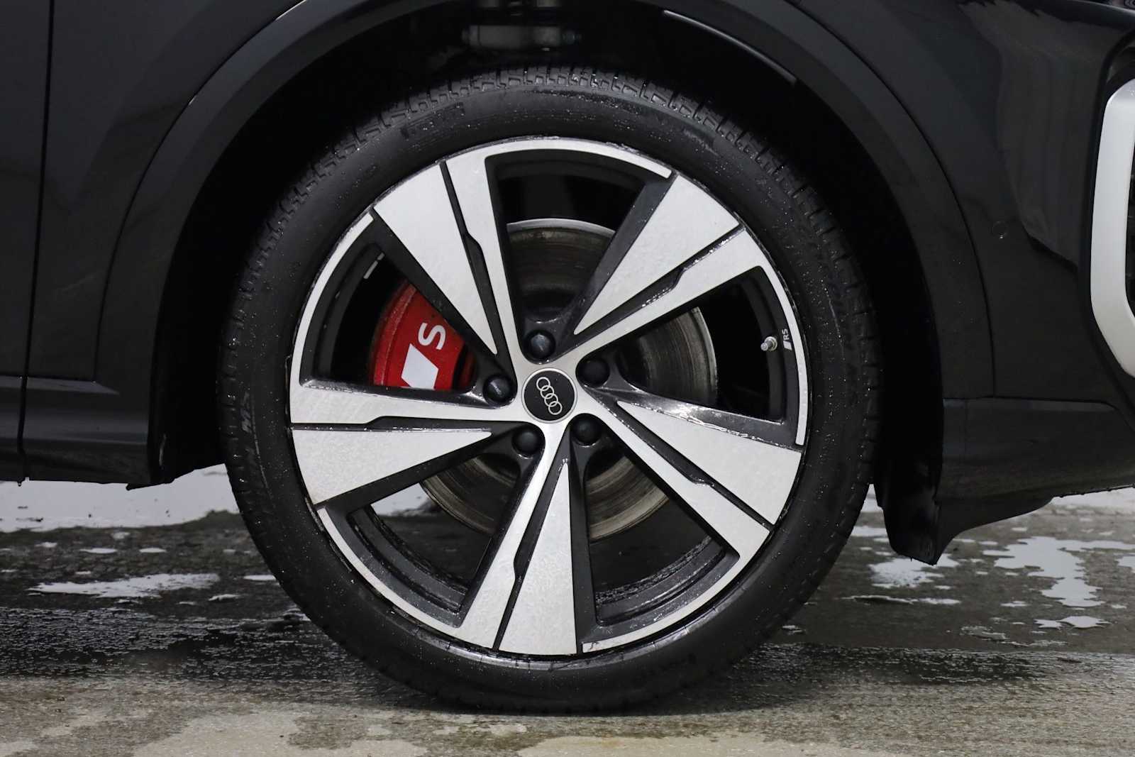 Thumbnail: 2025 Audi SQ5 - 12