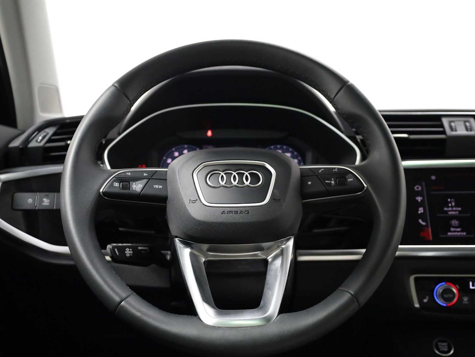 Thumbnail: 2025 Audi Q3 - 21