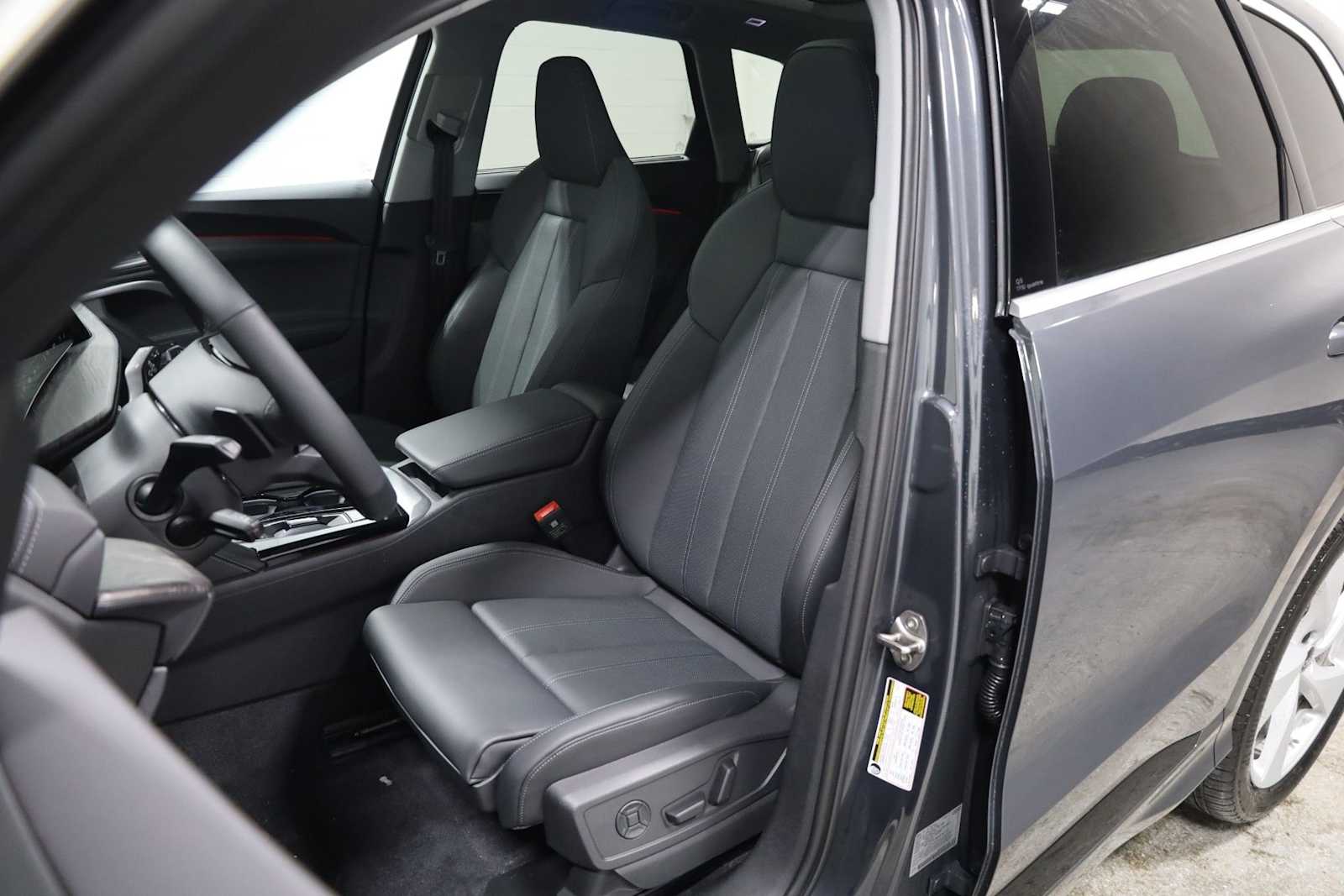 Thumbnail: 2025 Audi Q5 - 5