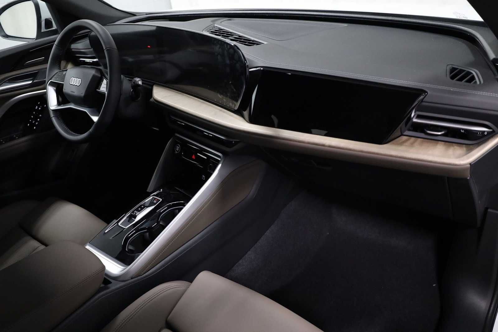 Thumbnail: 2025 Audi Q5 - 6