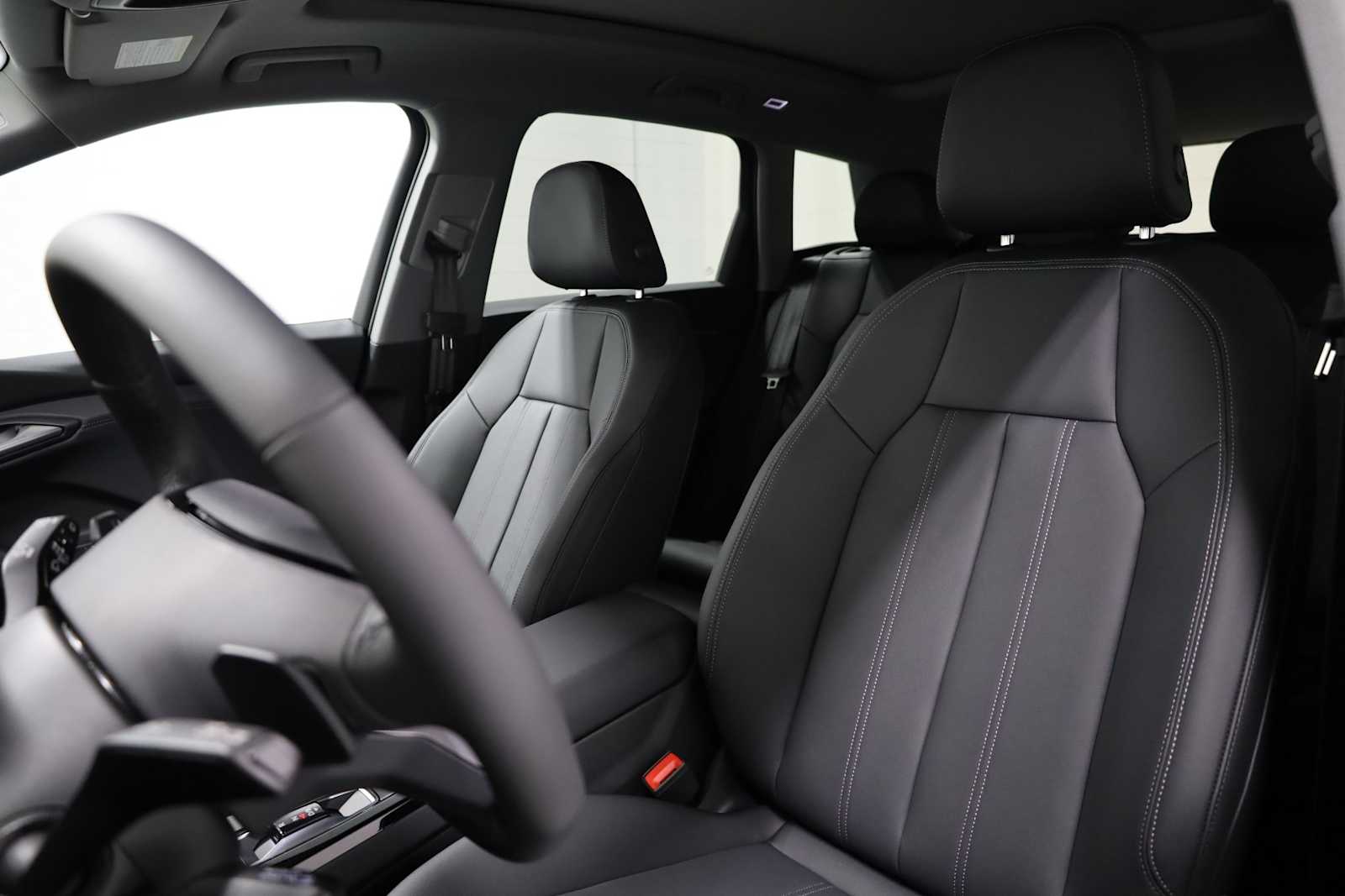 Thumbnail: 2025 Audi Q6 e-tron - 5
