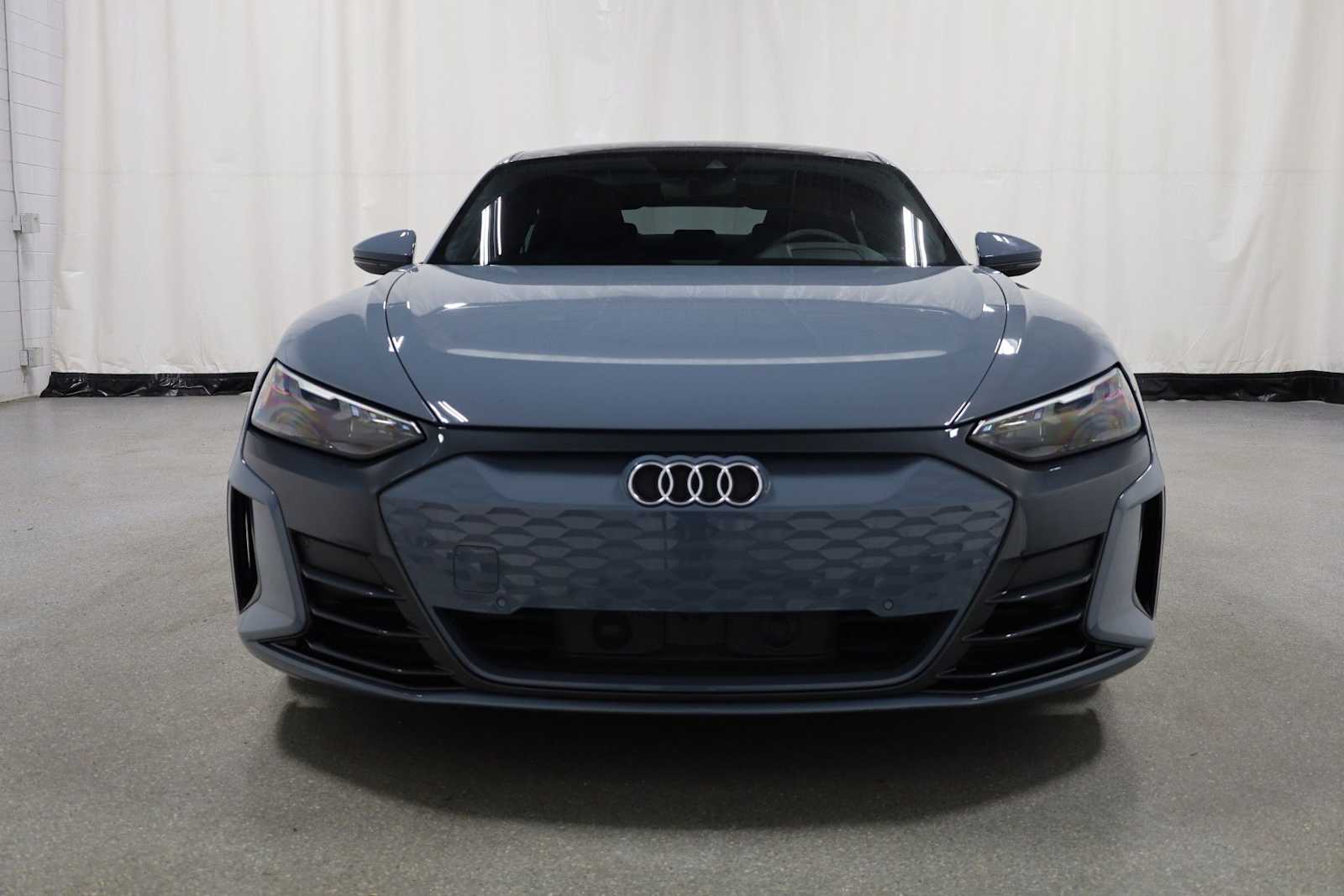 Thumbnail: 2023 Audi e-tron GT - 14