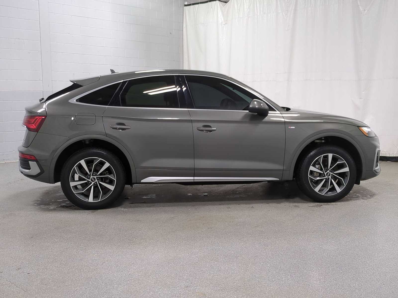 Thumbnail: 2023 Audi Q5 - 10