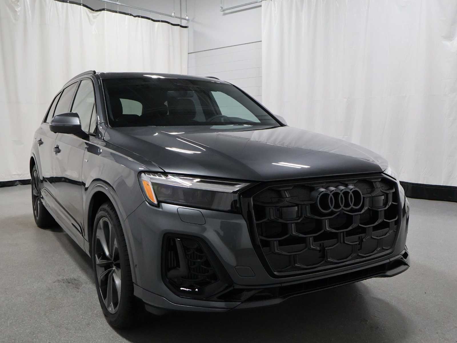 Thumbnail: 2026 Audi Q7 - 13