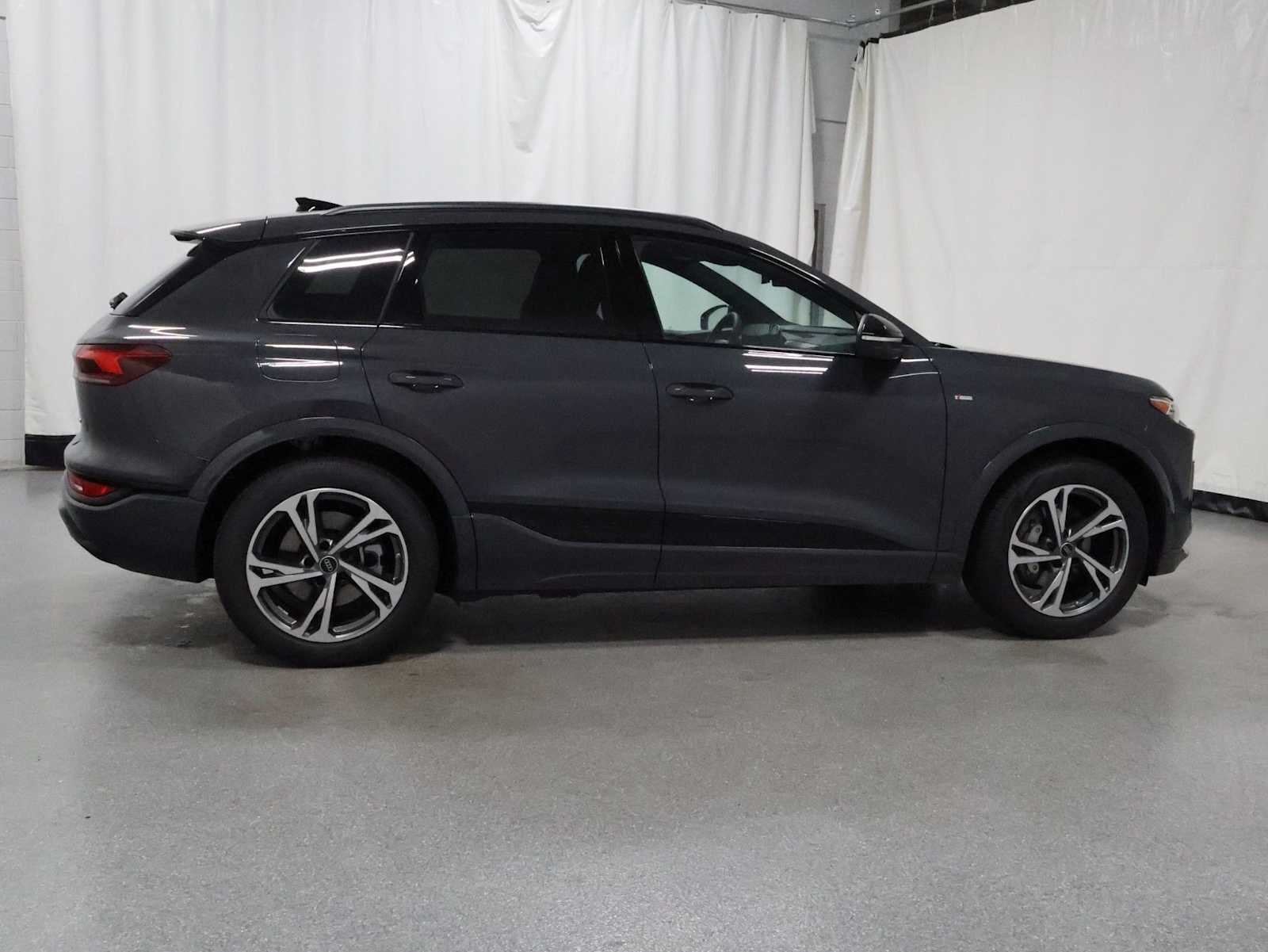 Thumbnail: 2027 Audi Q6 e-tron - 10