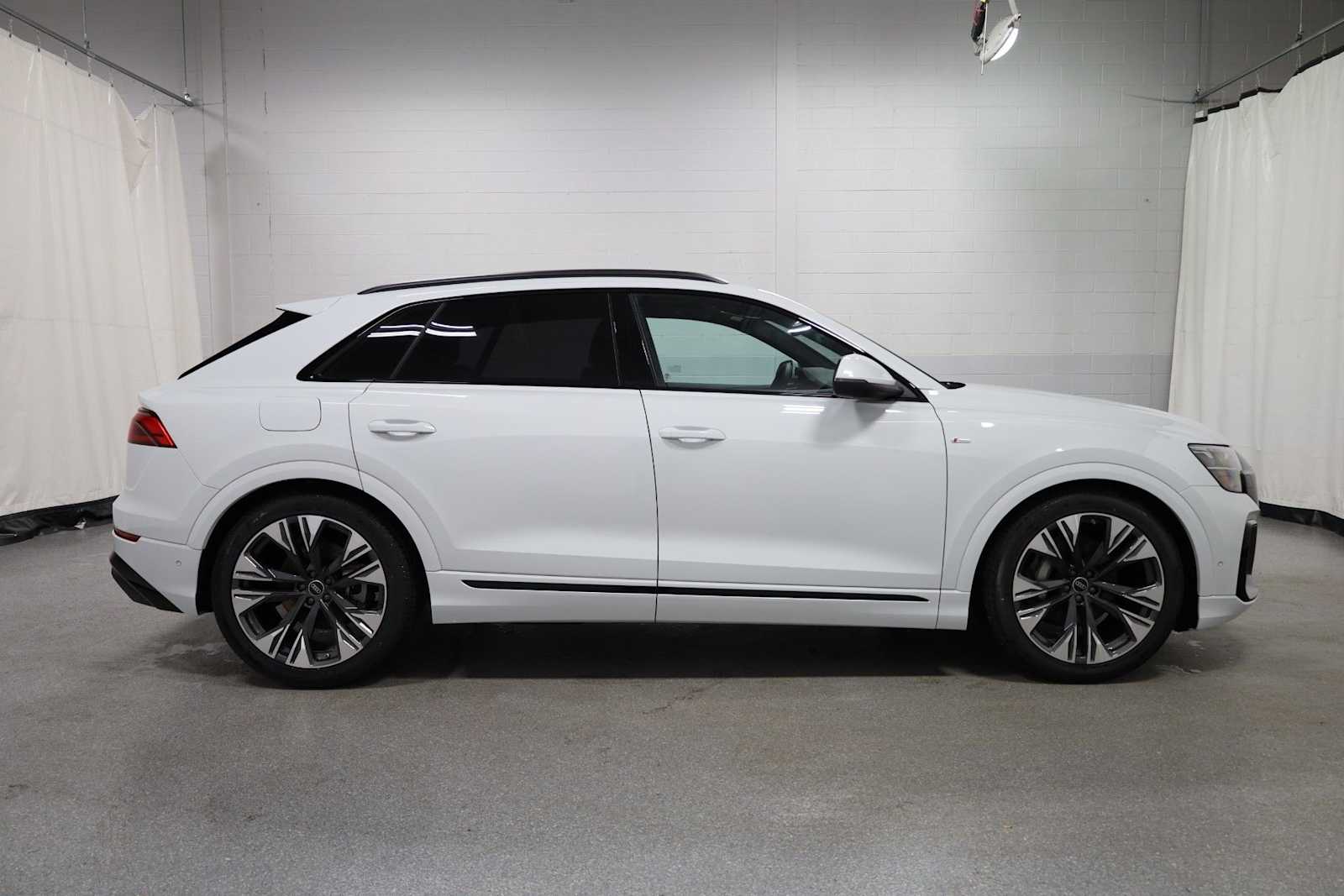 Thumbnail: 2026 Audi Q8 - 10