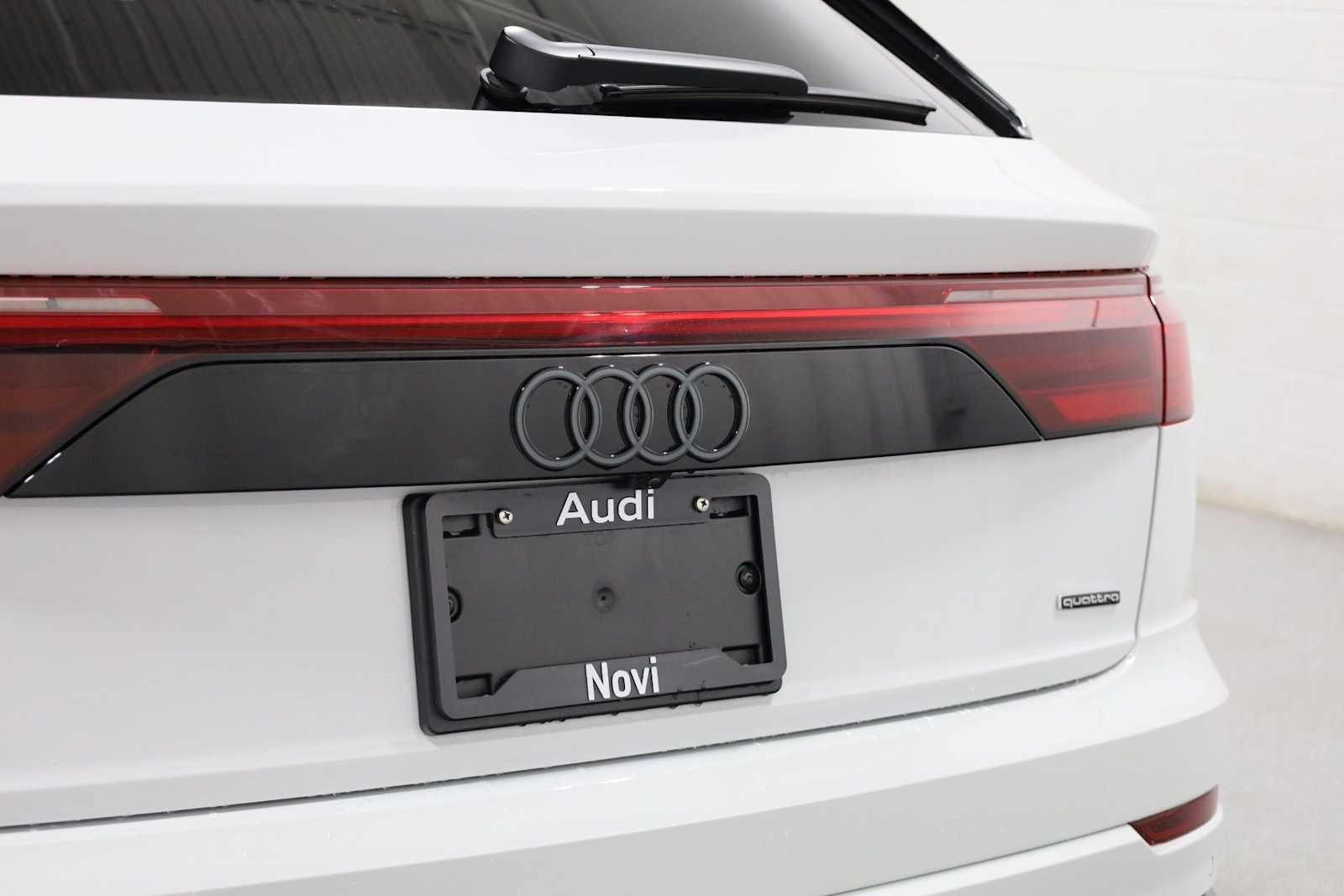 Thumbnail: 2026 Audi Q8 - 8