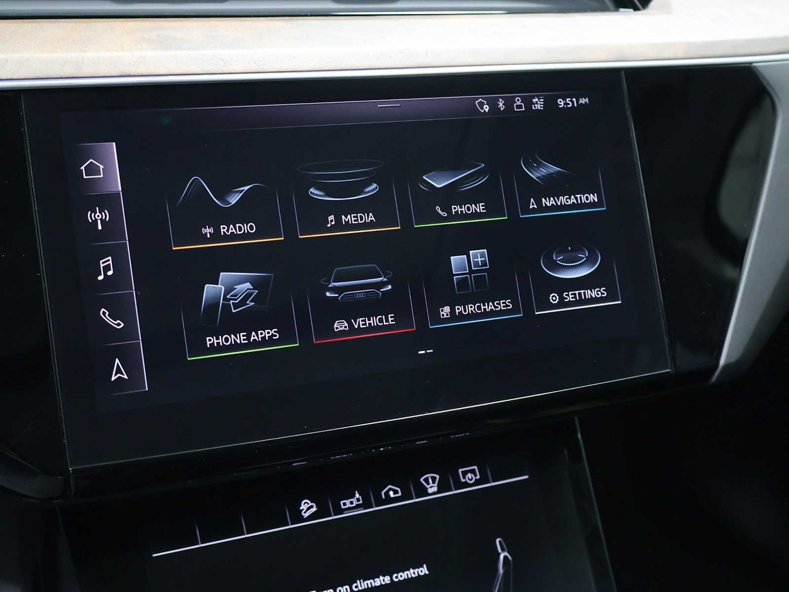 Thumbnail: 2019 Audi e-tron - 29