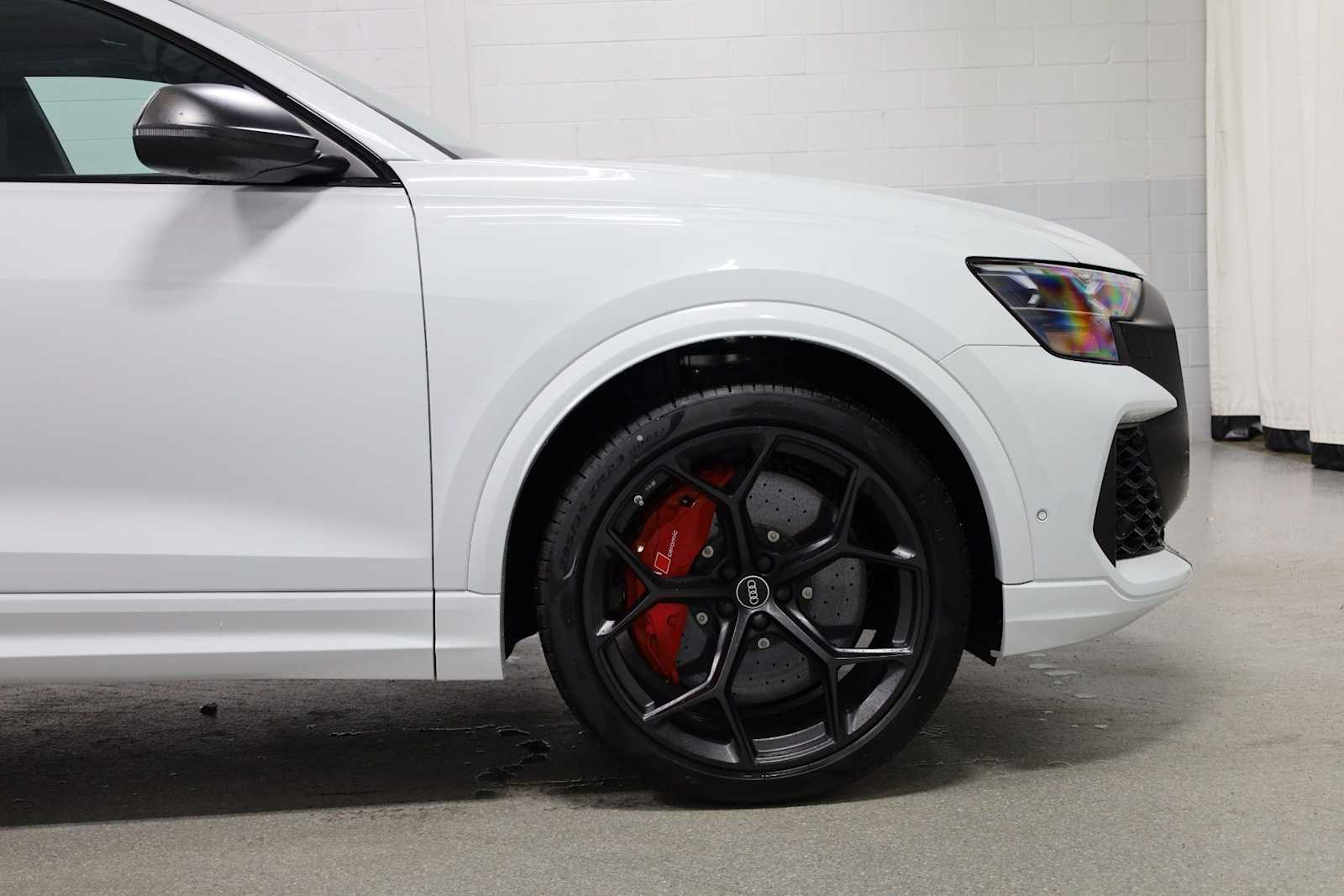 Thumbnail: 2026 Audi RS Q8 - 11