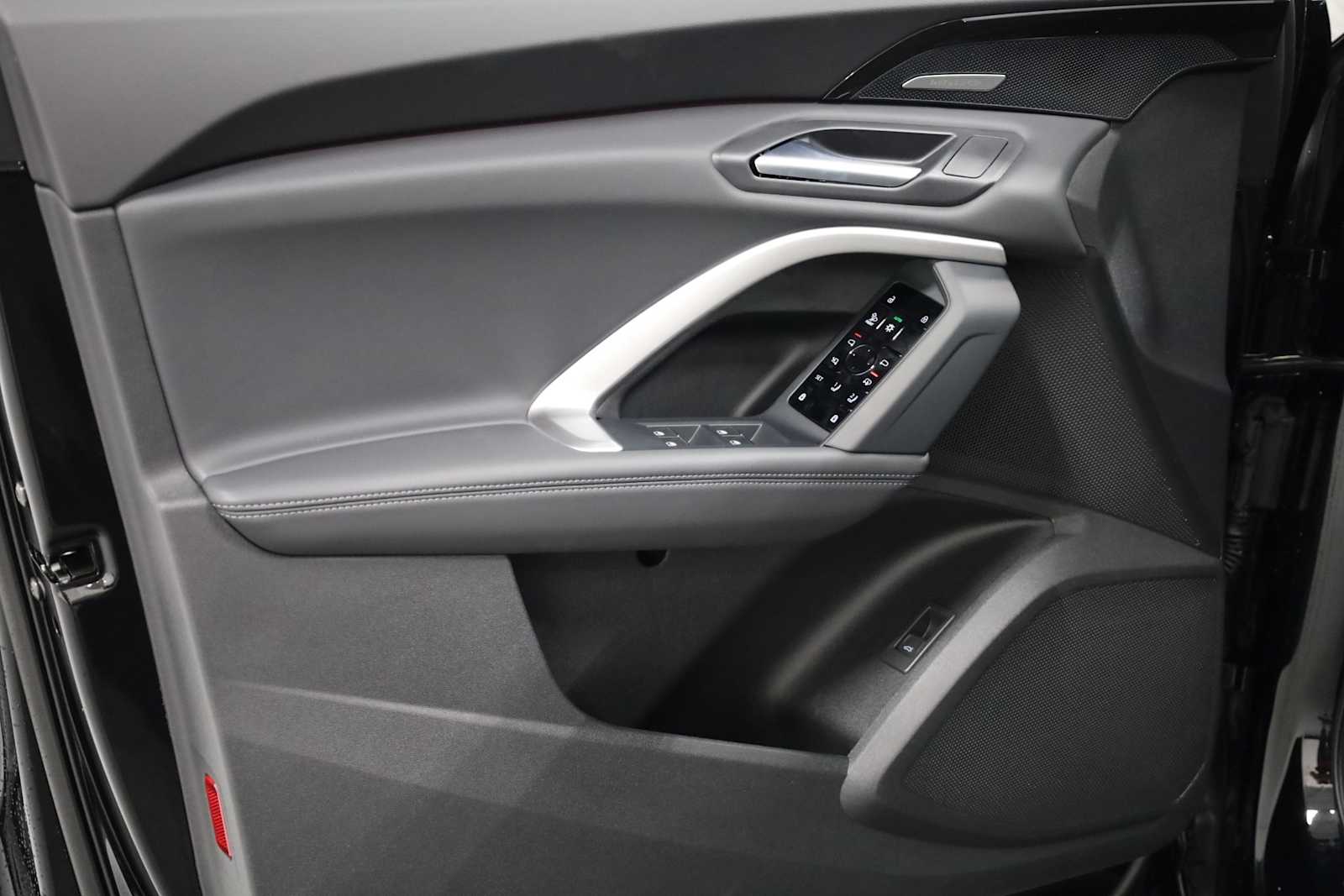 Thumbnail: 2025 Audi Q5 - 16