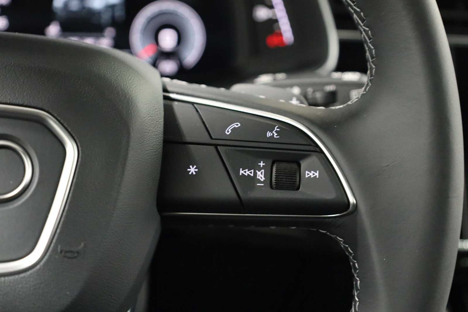 Thumbnail: 2026 Audi Q8 - 26