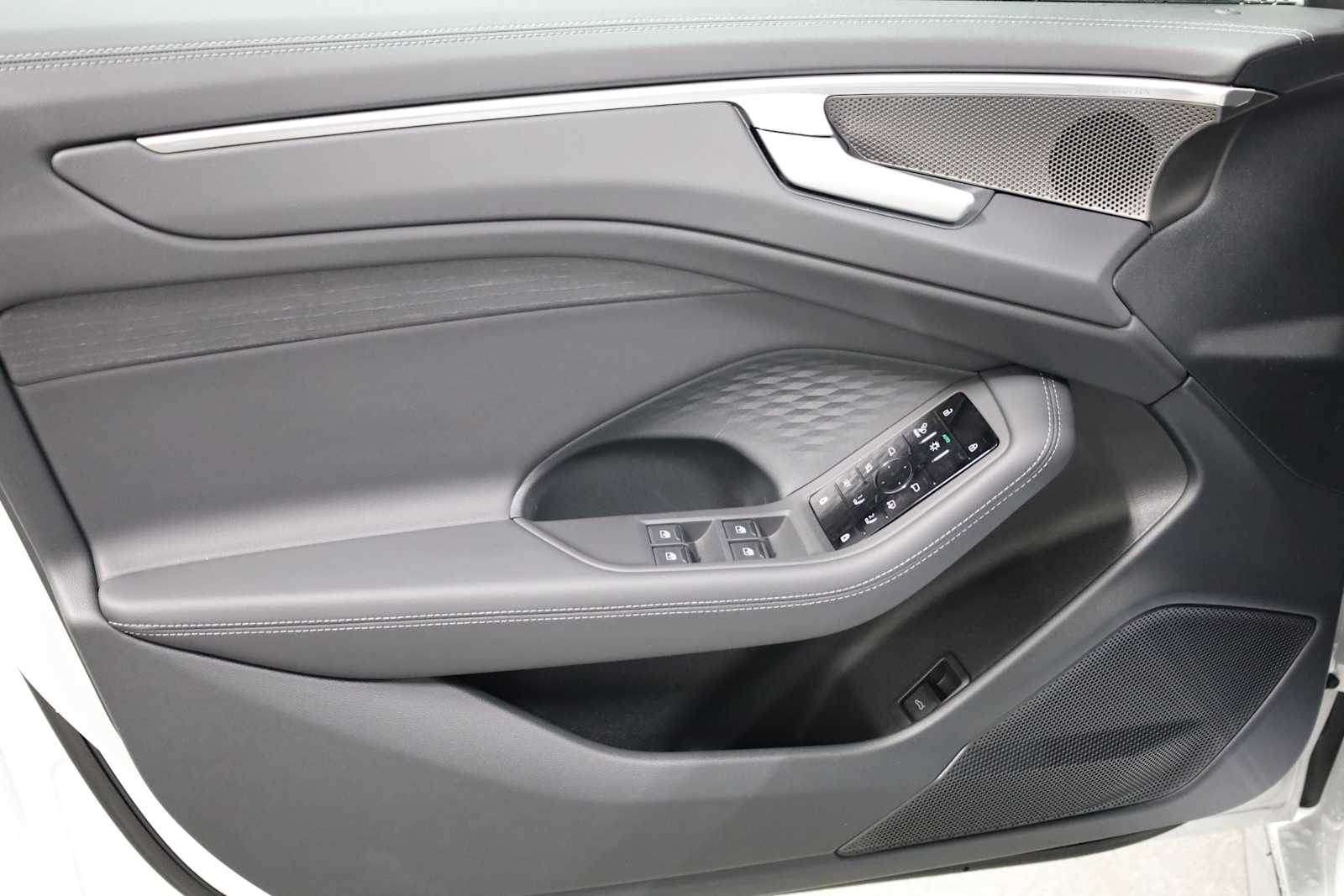 Thumbnail: 2026 Audi A6 - 16