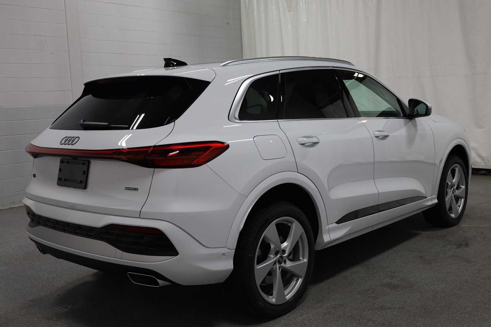 Thumbnail: 2025 Audi Q5 - 9