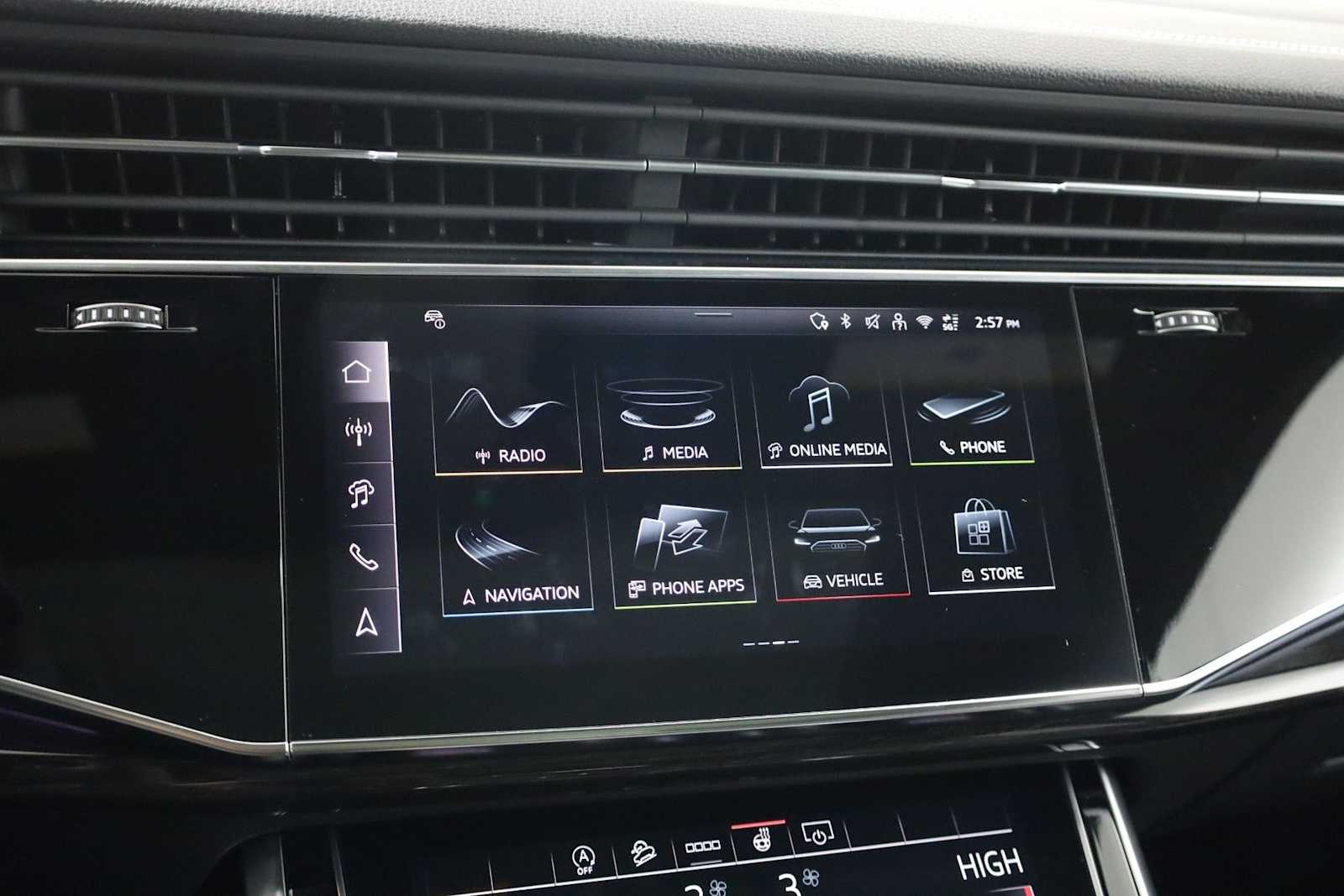 Thumbnail: 2026 Audi Q8 - 30