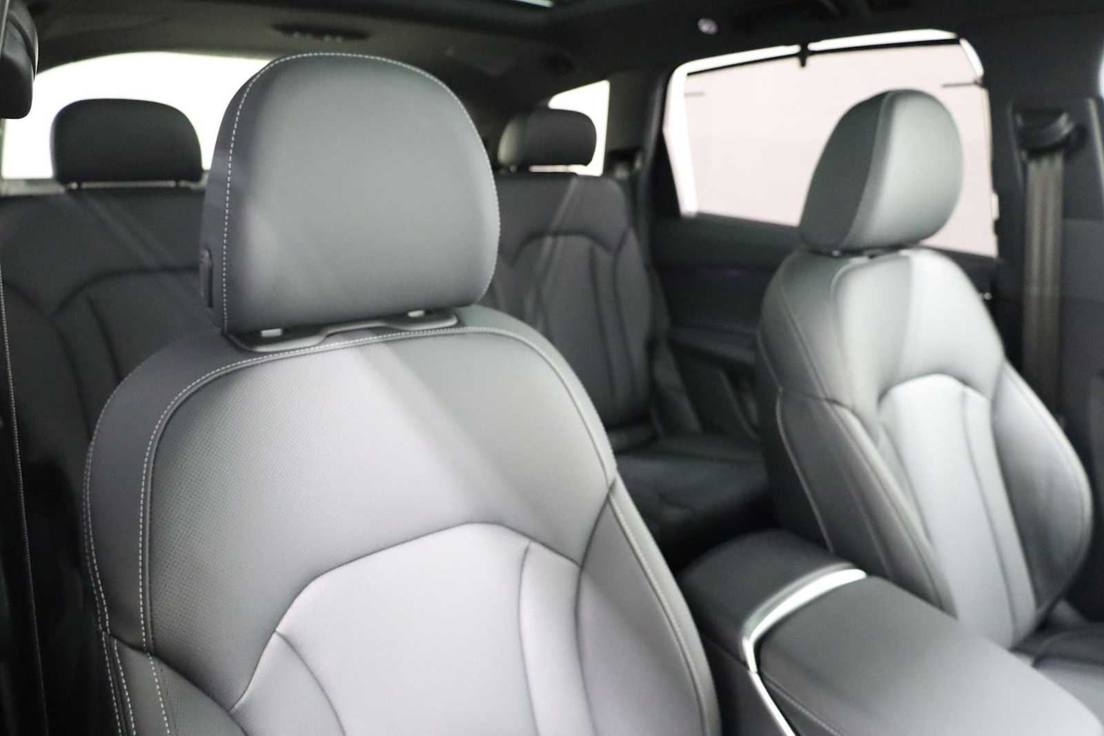 Thumbnail: 2026 Audi Q7 - 21