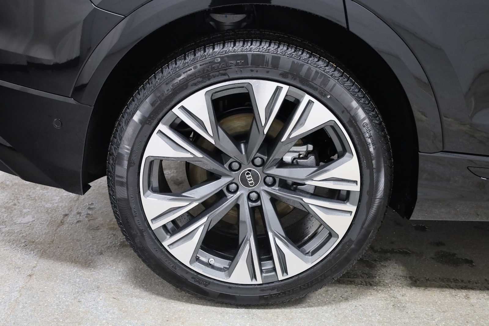 Thumbnail: 2026 Audi Q8 - 35