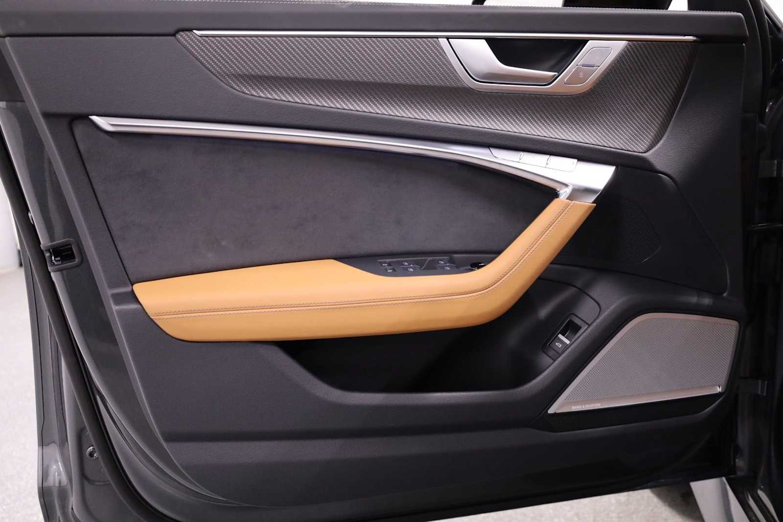 Thumbnail: 2026 Audi RS 6 - 16