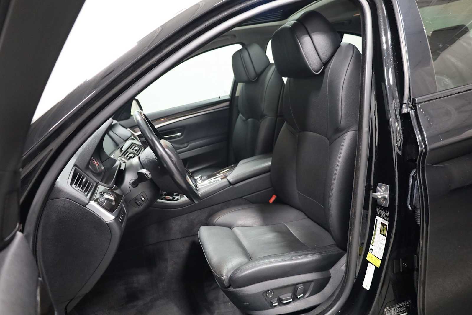 Thumbnail: 2011 BMW 5 Series - 5