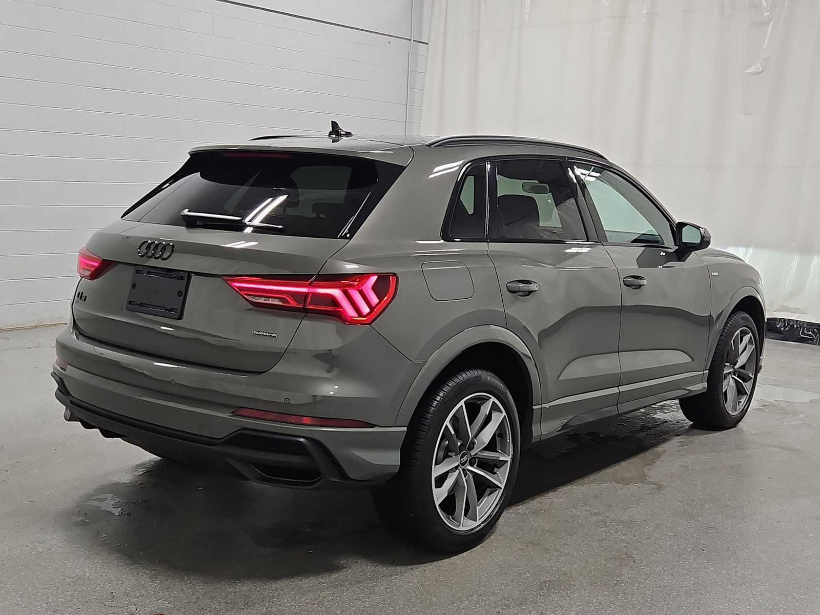 Thumbnail: 2023 Audi Q3 - 9