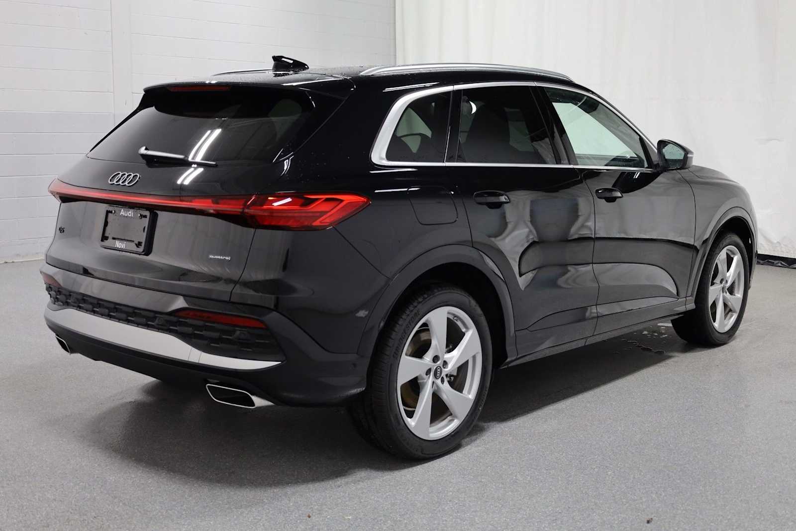 Thumbnail: 2025 Audi Q5 - 9