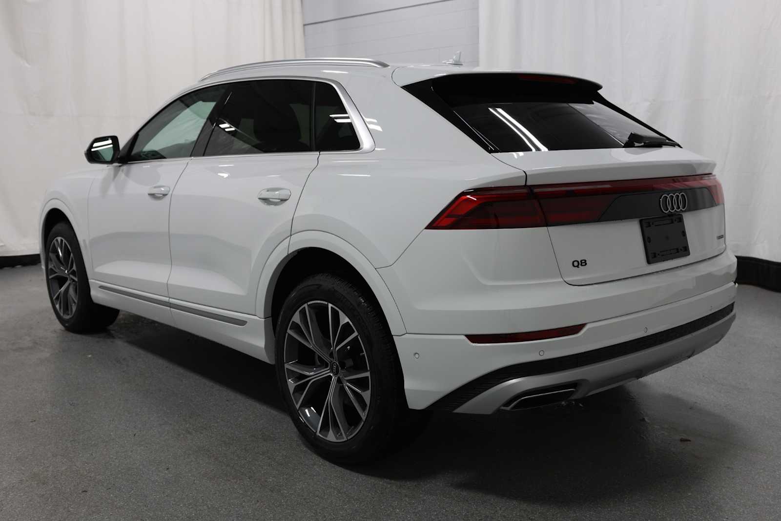 Thumbnail: 2025 Audi Q8 - 3