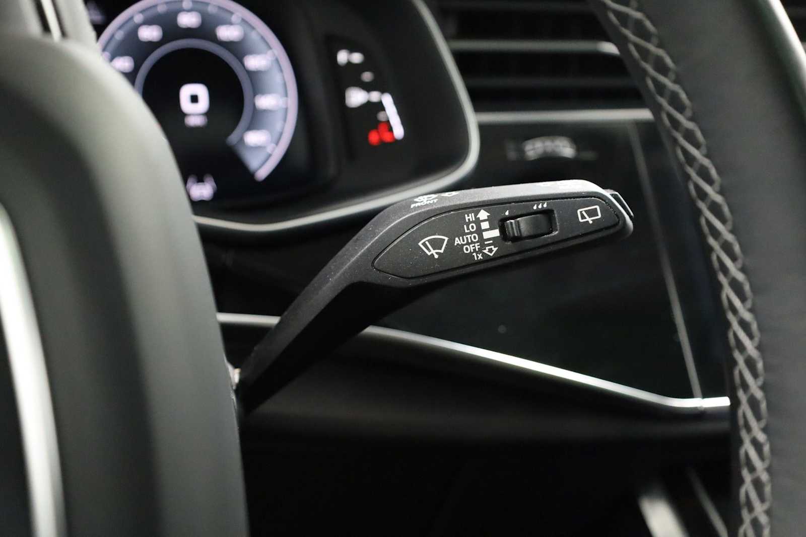 Thumbnail: 2023 Audi Q8 - 27