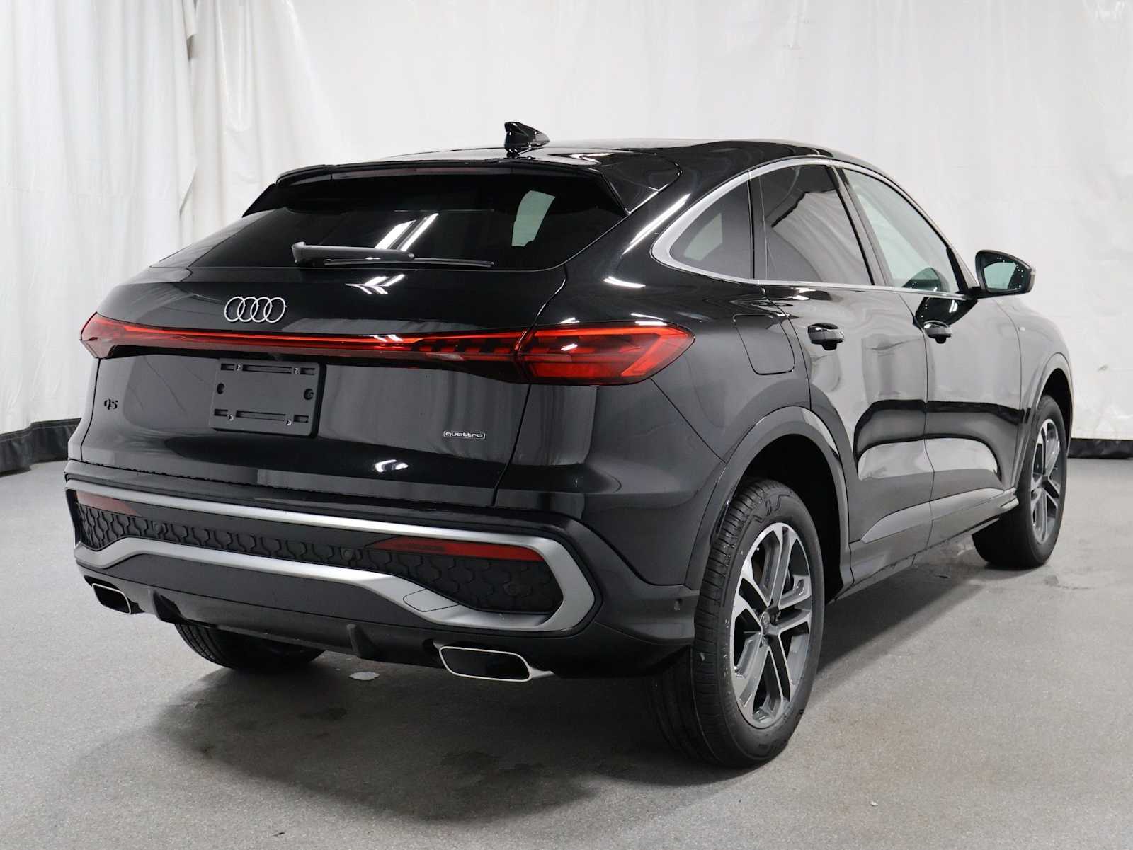 Thumbnail: 2026 Audi Q5 - 9