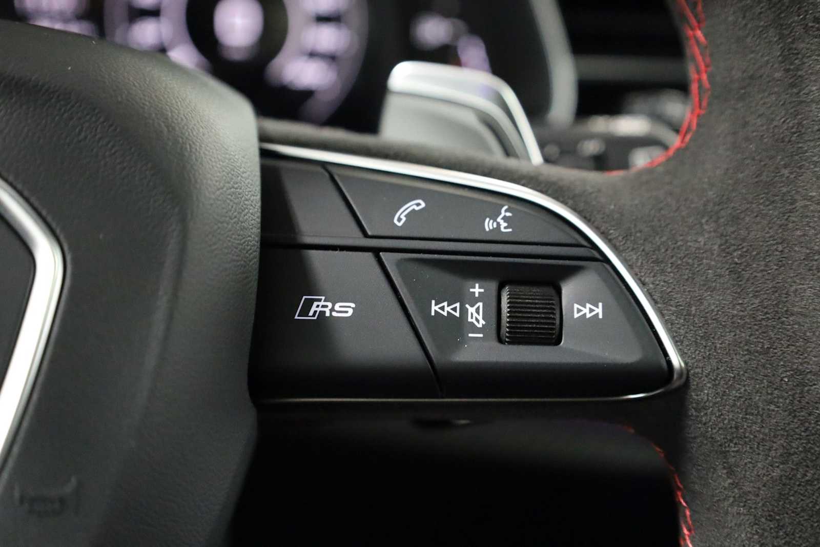 Thumbnail: 2026 Audi RS Q8 - 26