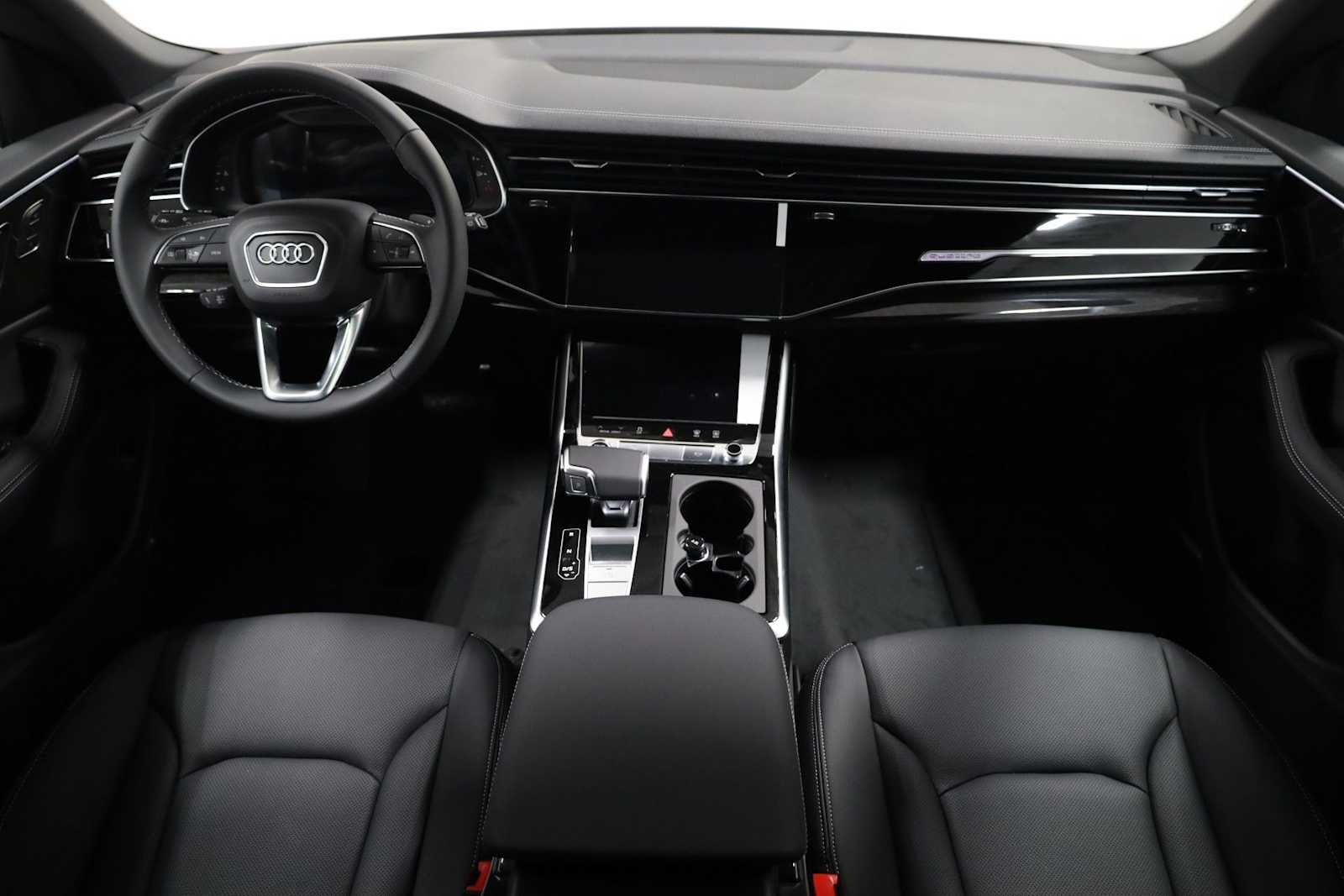 Thumbnail: 2026 Audi Q8 - 24