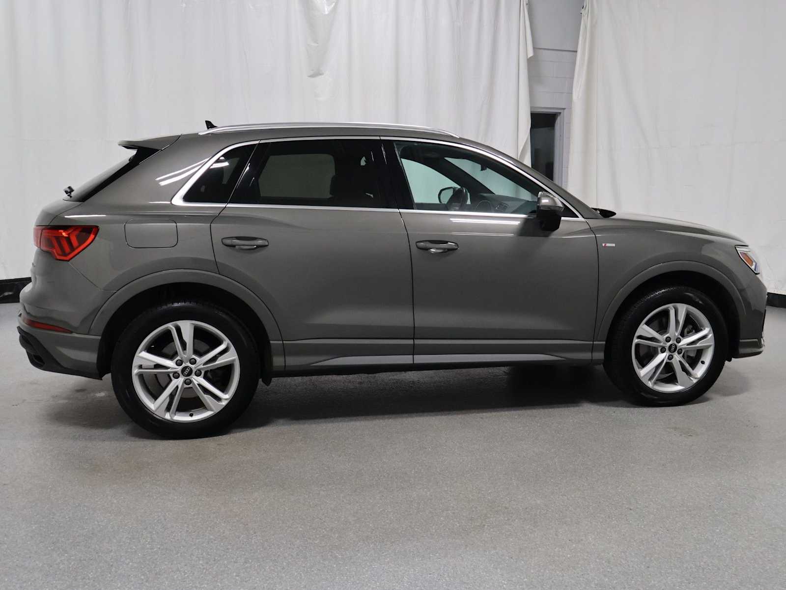 Thumbnail: 2023 Audi Q3 - 10