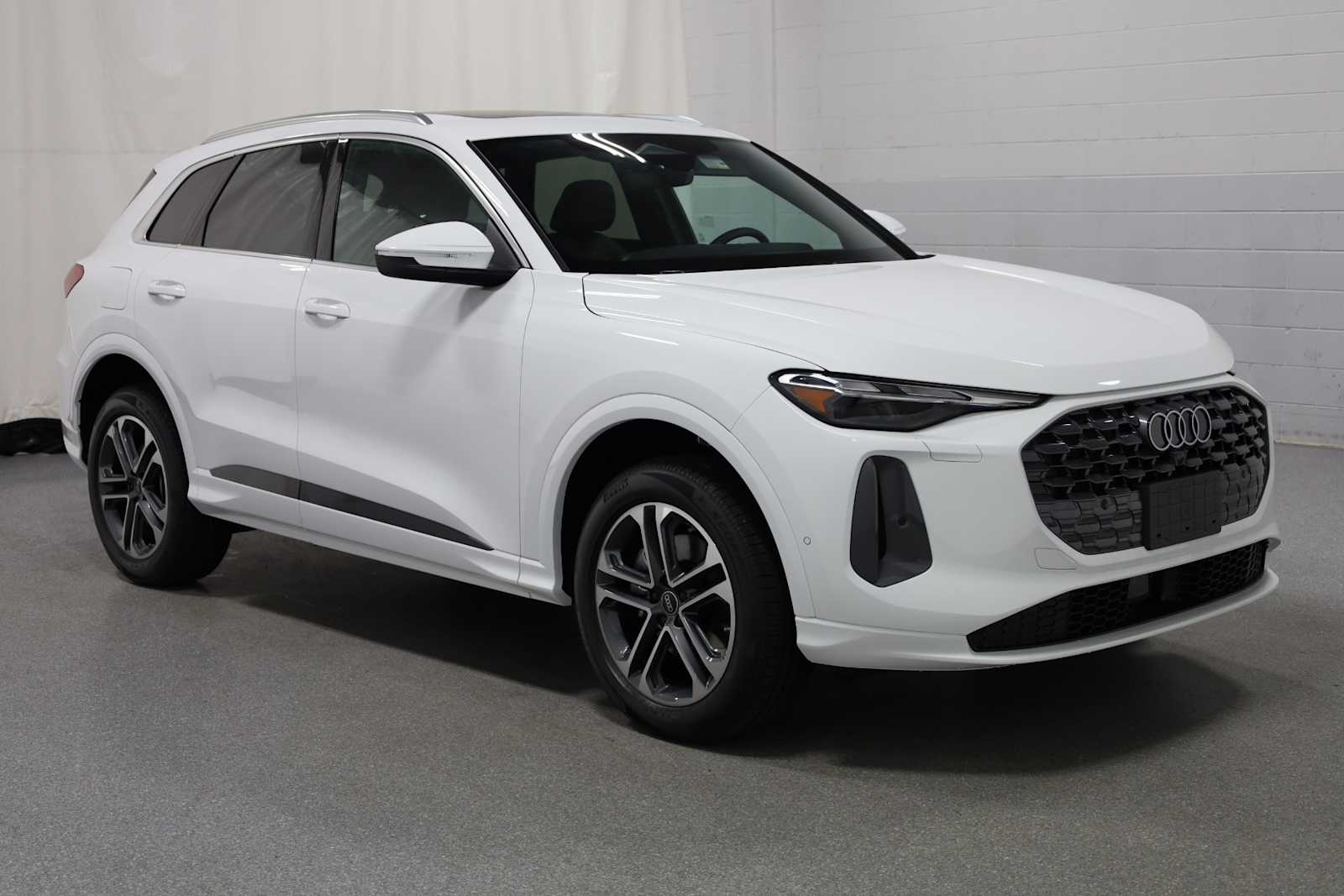 Thumbnail: 2025 Audi Q5 - 12