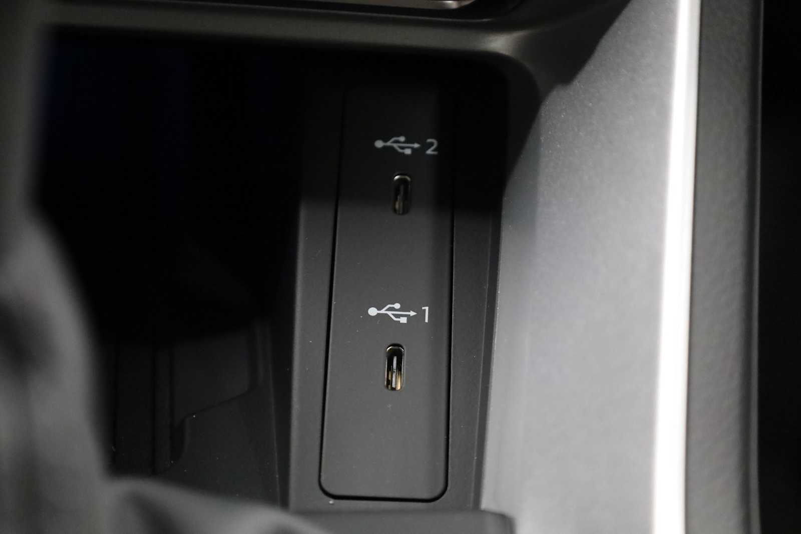 Thumbnail: 2025 Audi Q3 - 32