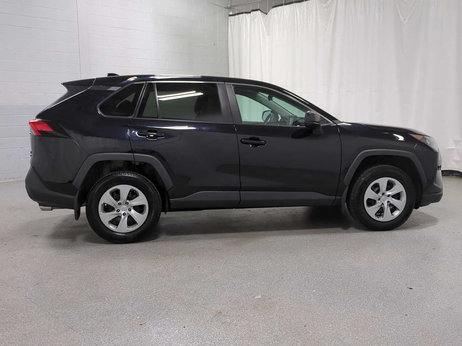 Thumbnail: 2022 Toyota RAV4 - 10