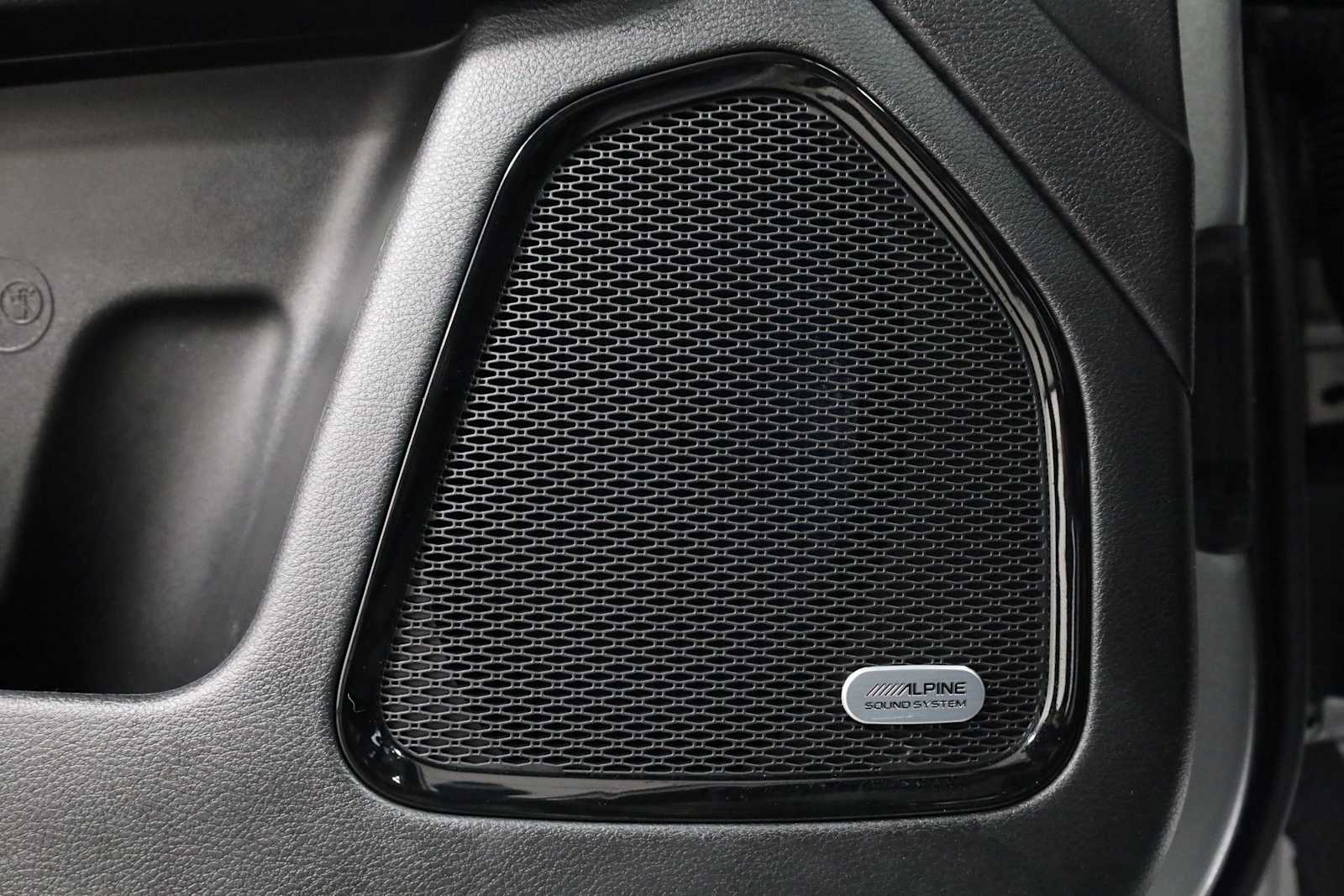 Thumbnail: 2023 Jeep Compass - 17