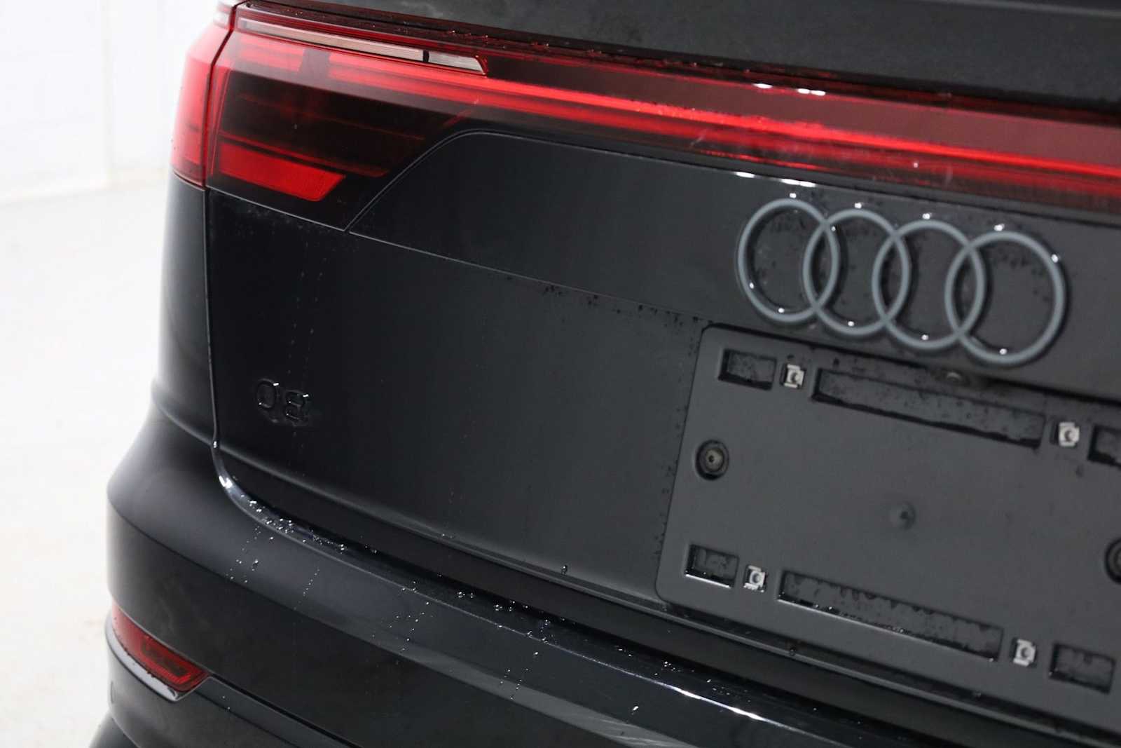 Thumbnail: 2026 Audi Q8 - 8