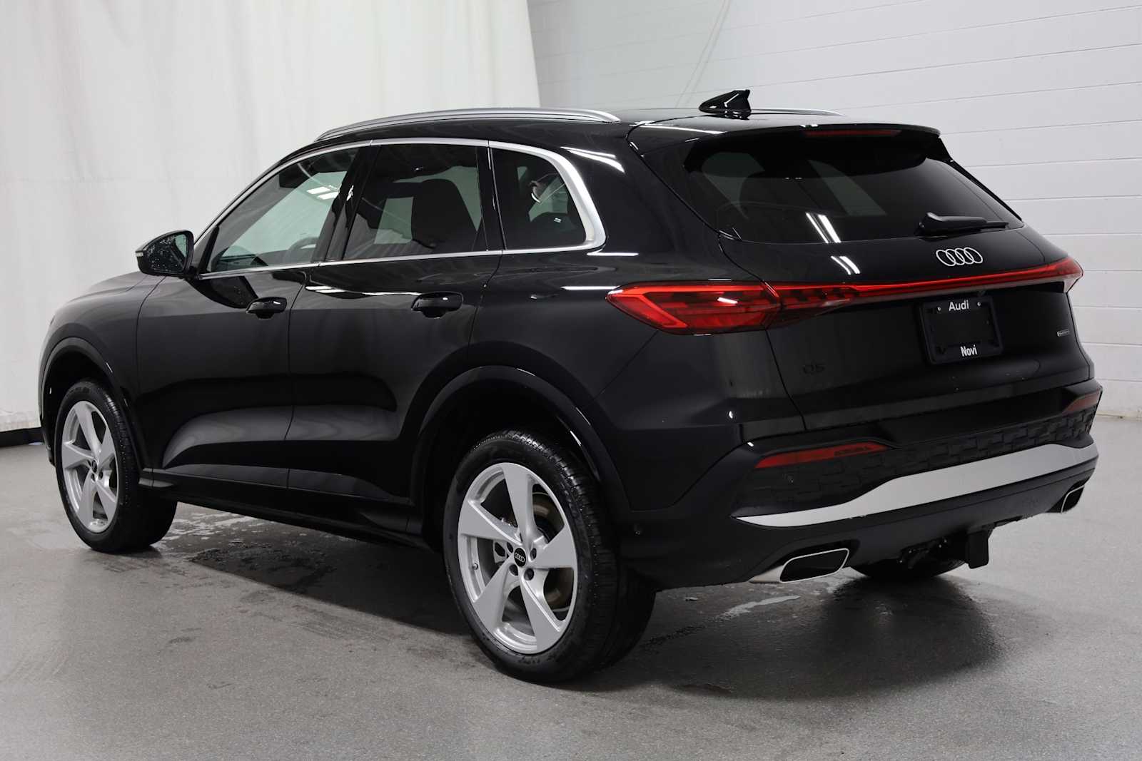 Thumbnail: 2025 Audi Q5 - 3