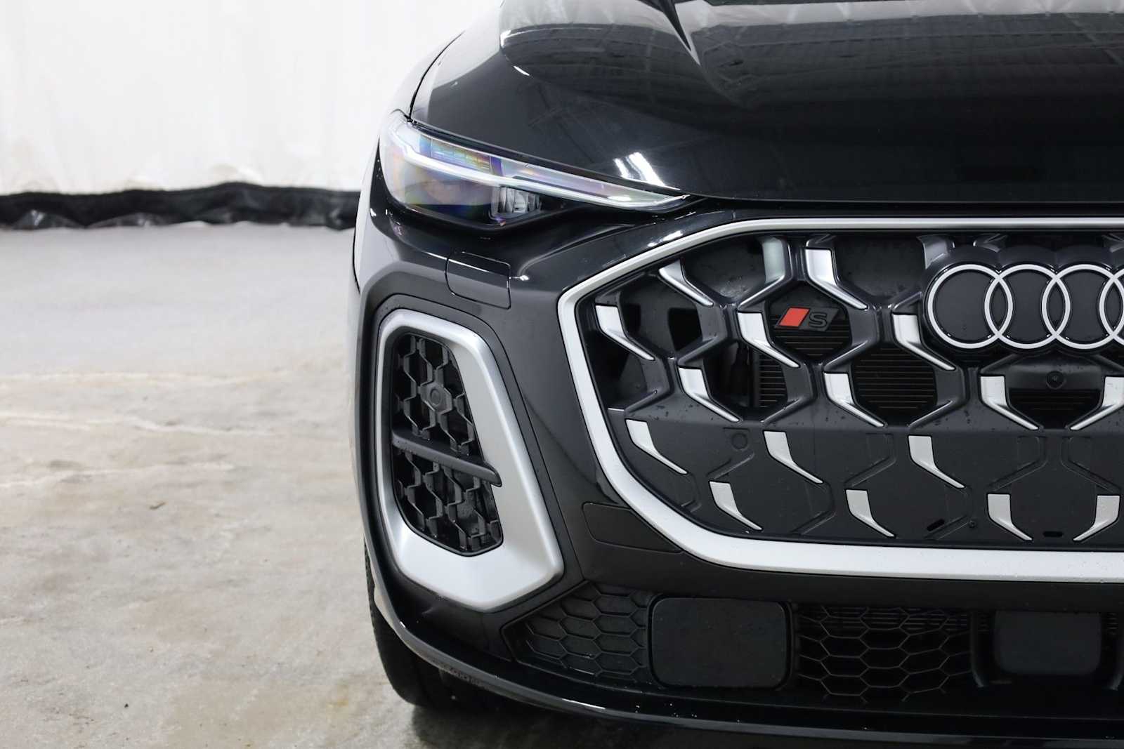 Thumbnail: 2025 Audi SQ5 - 15