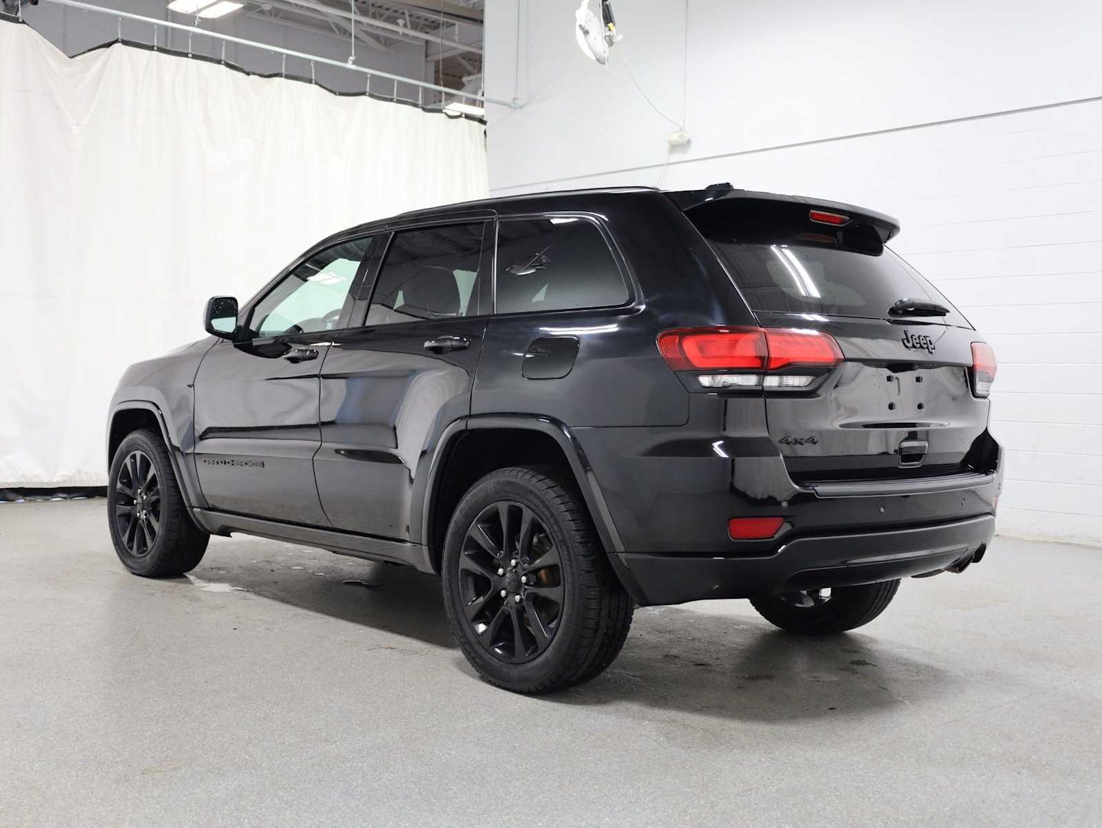 Thumbnail: 2019 Jeep Grand Cherokee - 3