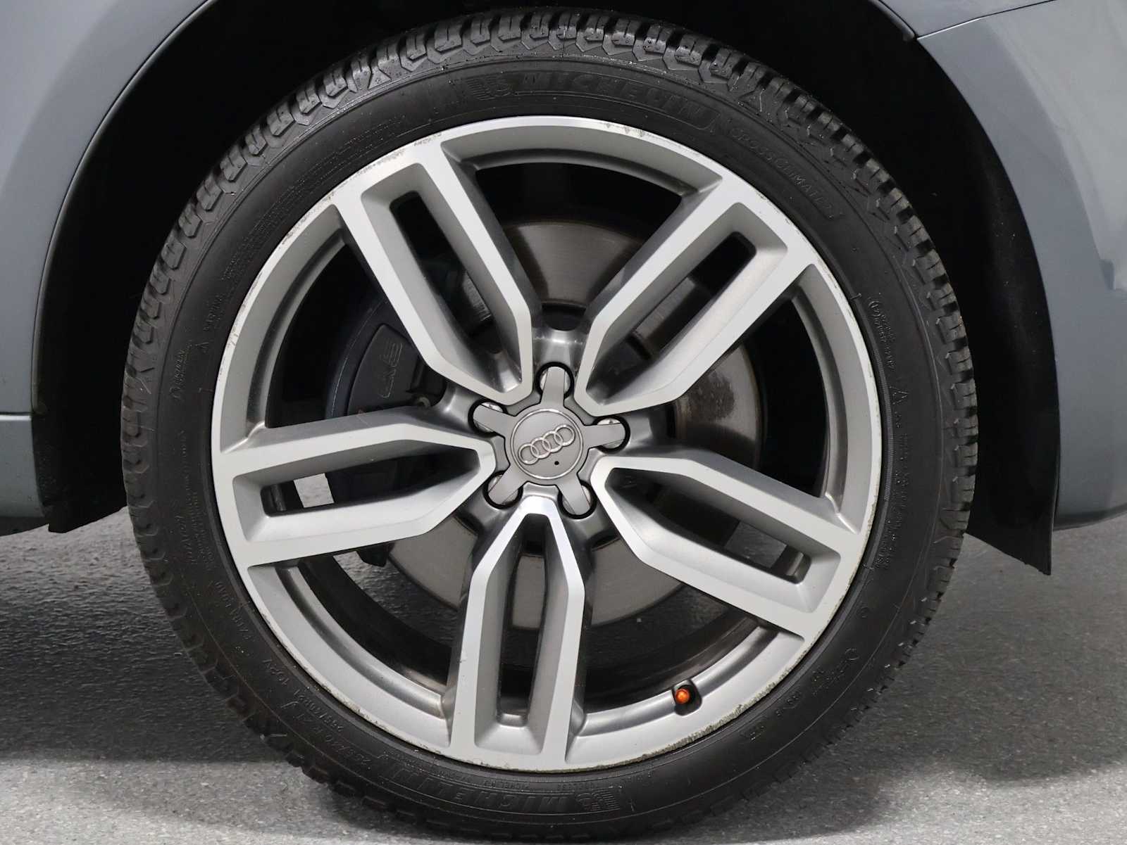 Thumbnail: 2016 Audi SQ5 - 12