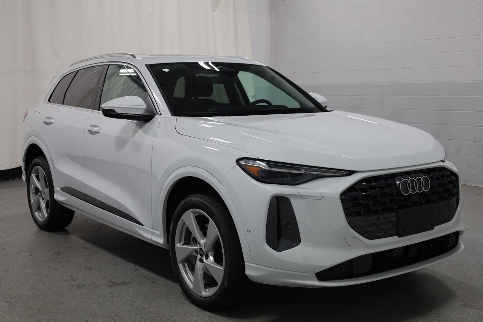 Thumbnail: 2025 Audi Q5 - 13