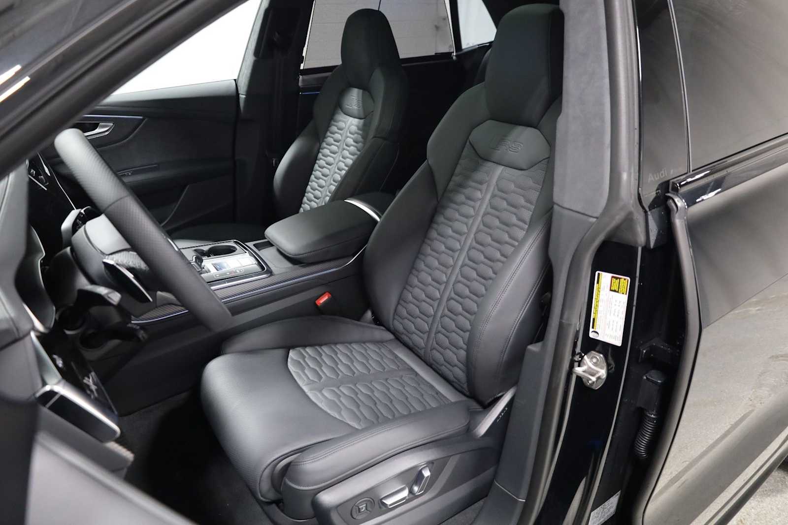 Thumbnail: 2026 Audi RS Q8 - 5