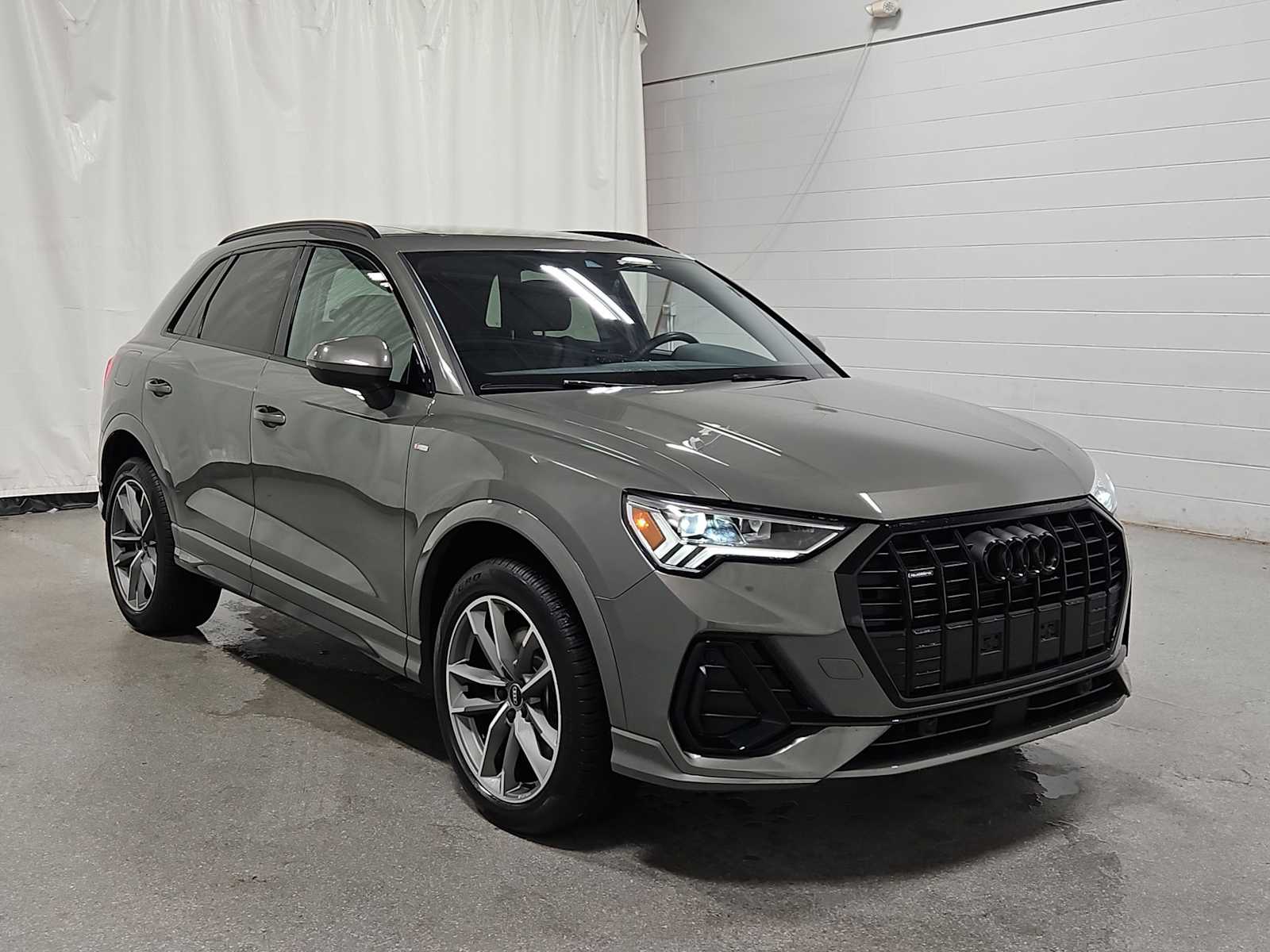 Thumbnail: 2023 Audi Q3 - 13