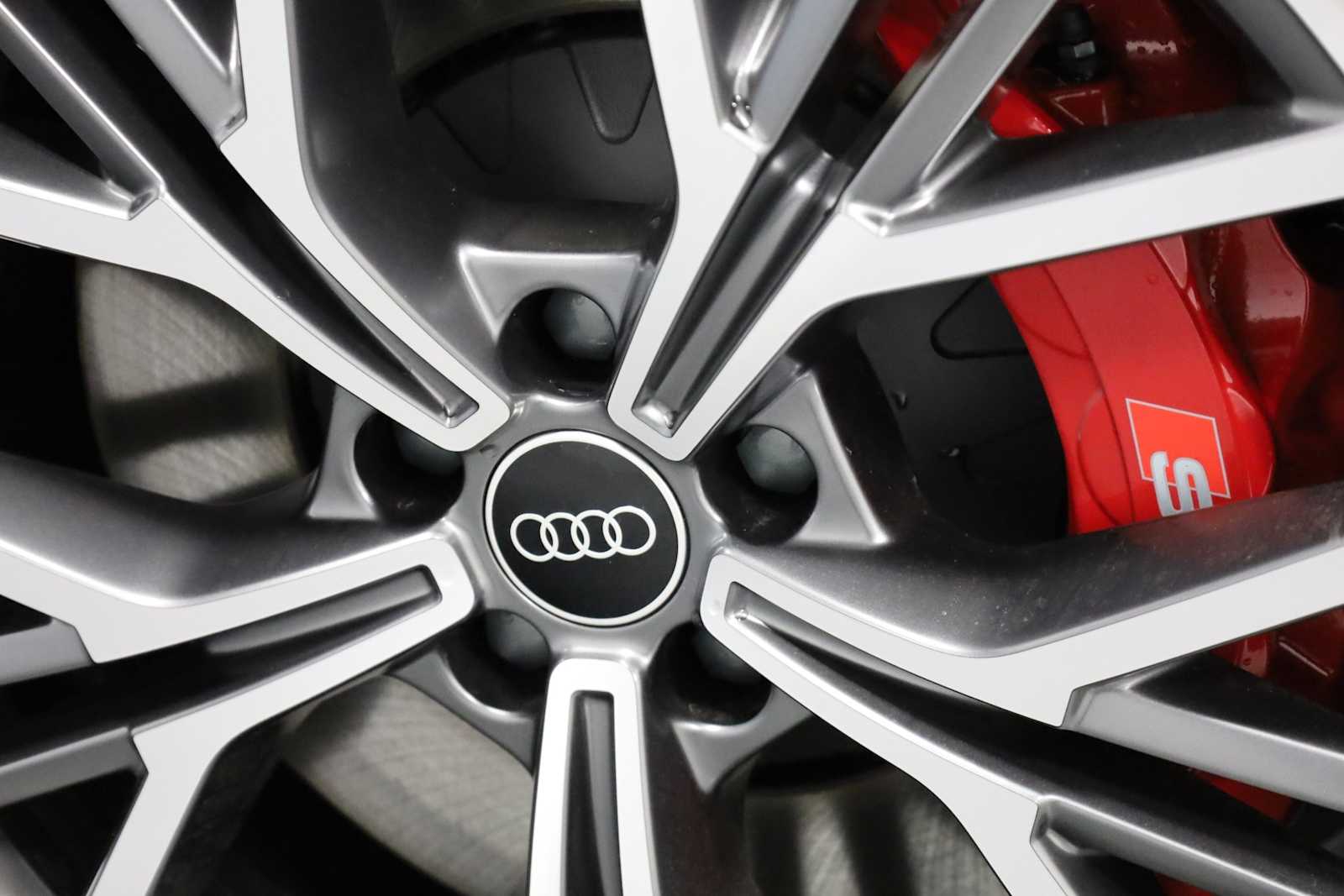 Thumbnail: 2025 Audi S7 - 13