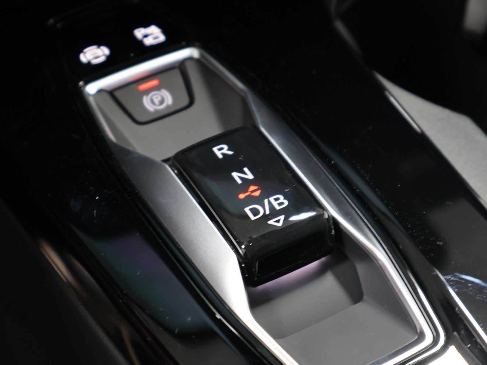 Thumbnail: 2027 Audi Q6 e-tron - 25