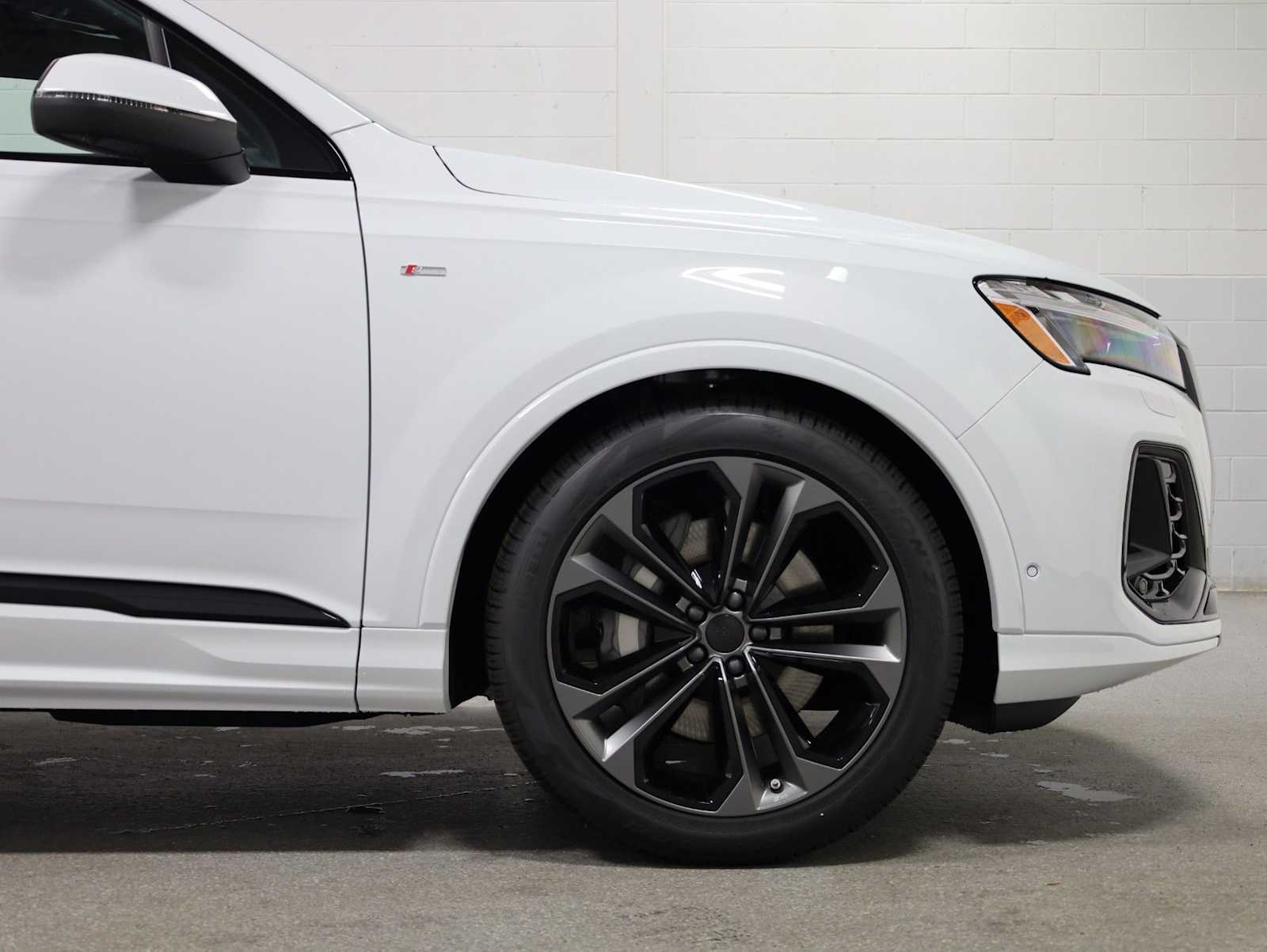 Thumbnail: 2026 Audi Q7 - 11