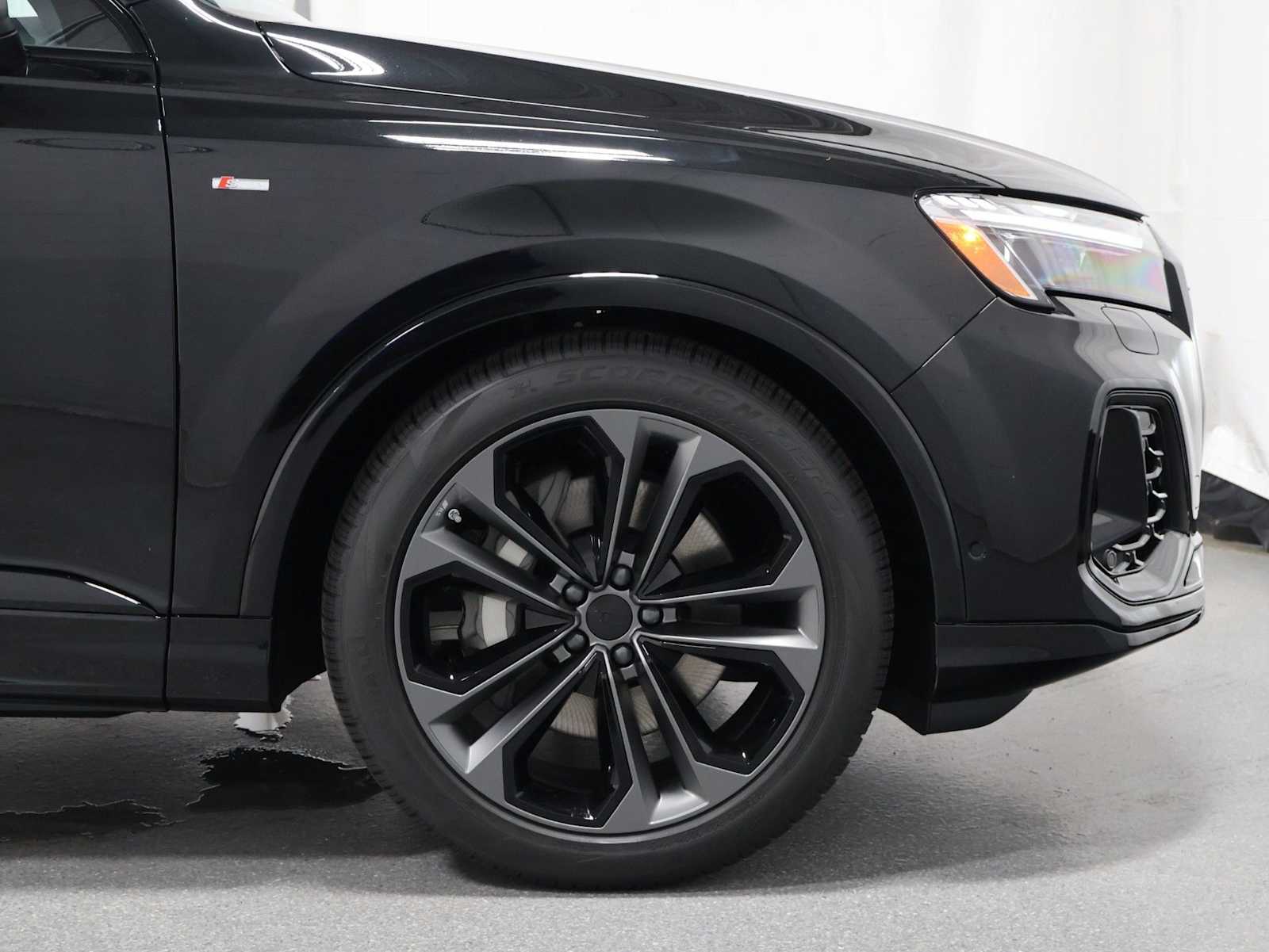Thumbnail: 2026 Audi Q7 - 10